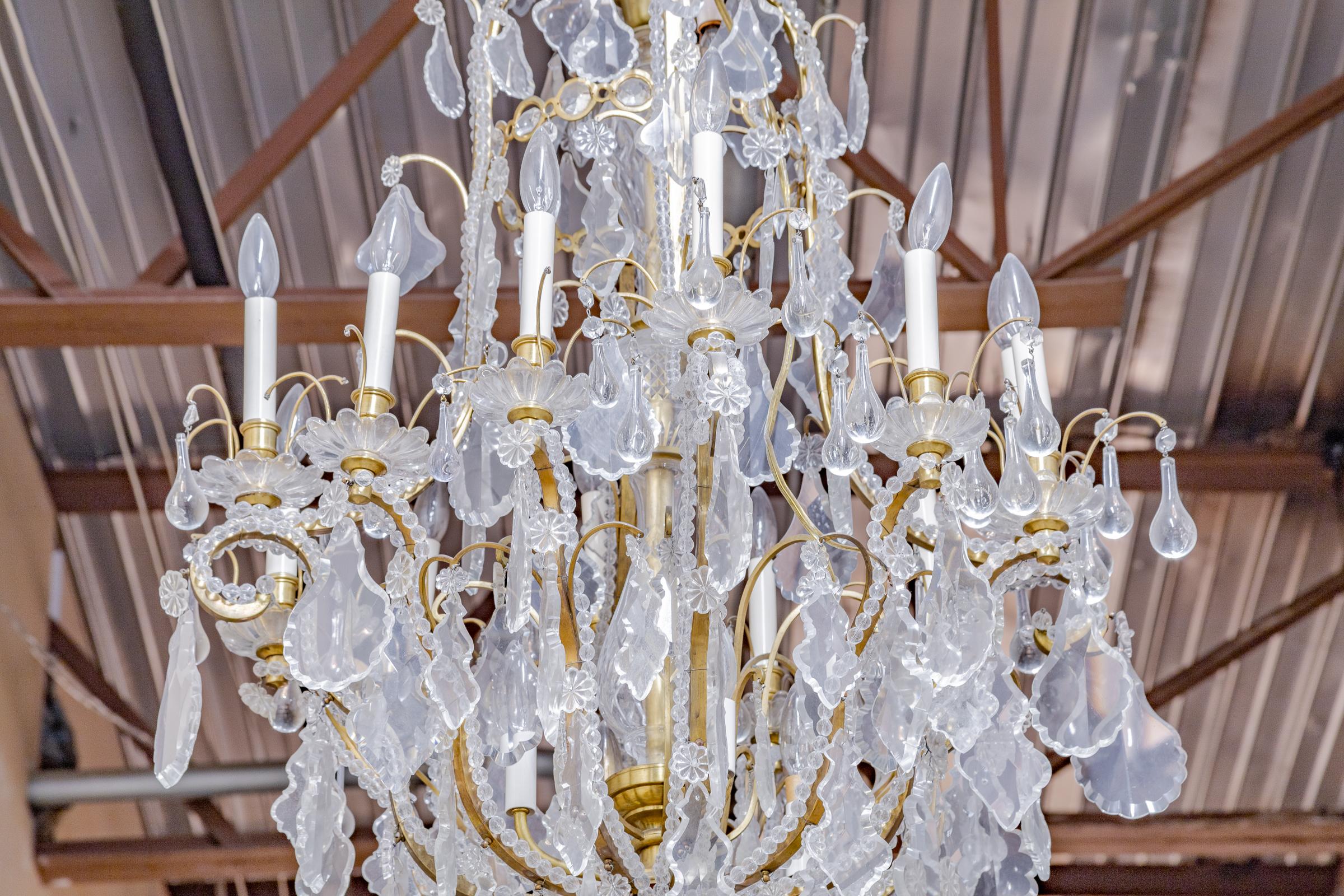 French Late 19th Century Fine Louis XVI Cut Crystal and Gilt Bronze Chandelier For Sale