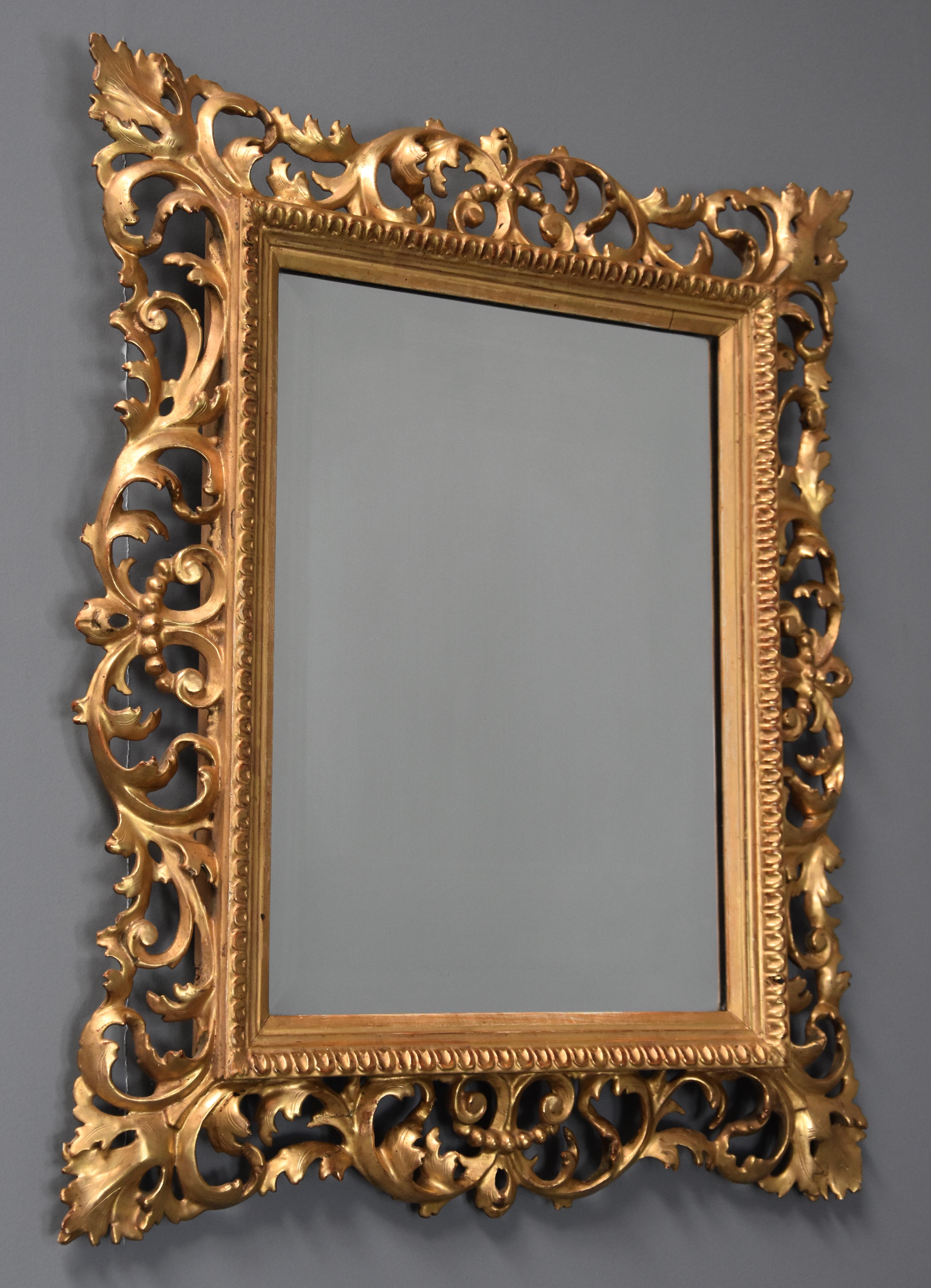 Italian Late 19th Century Fine Quality Florentine Carved Giltwood Mirror For Sale
