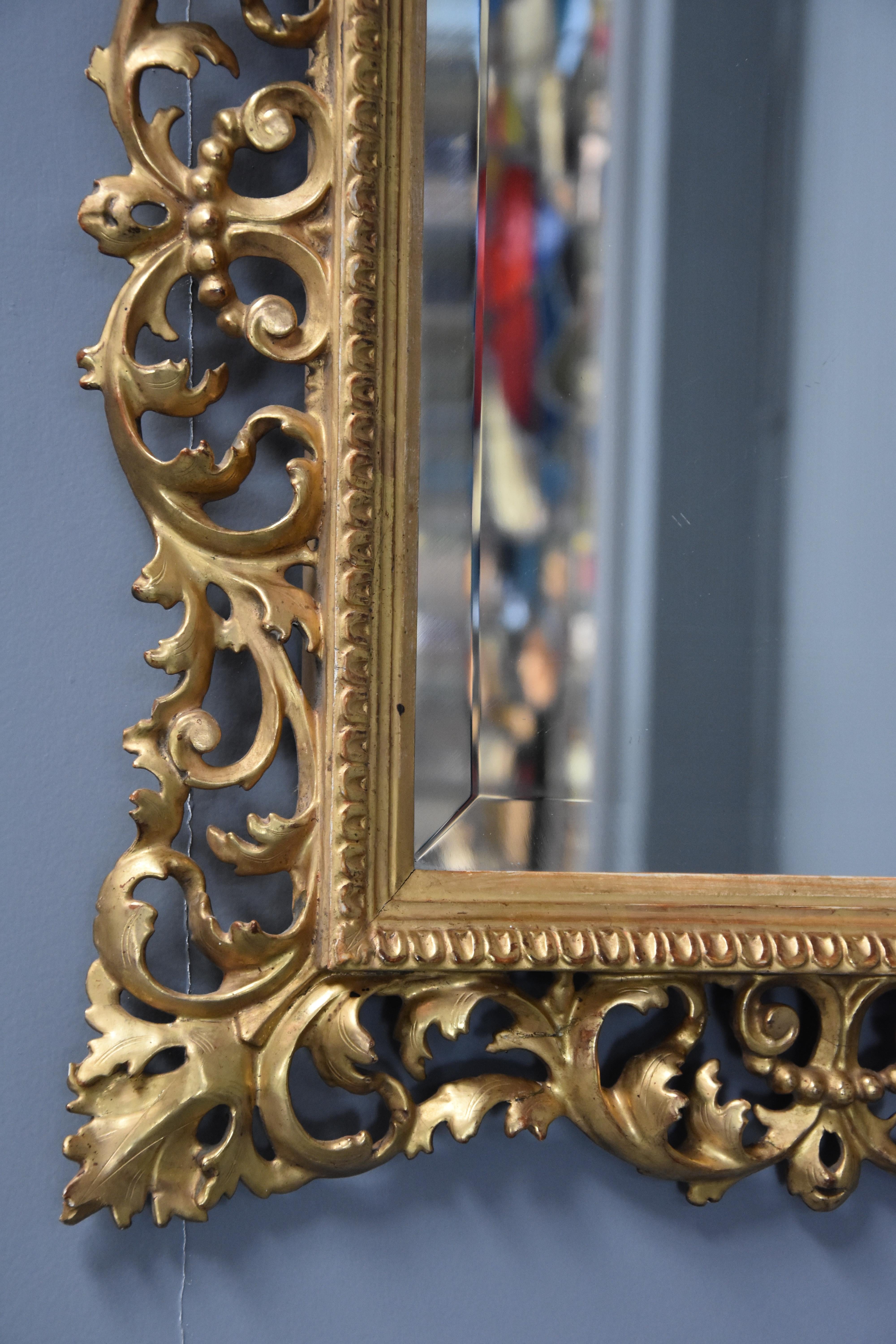 Late 19th Century Fine Quality Florentine Carved Giltwood Mirror For Sale 3