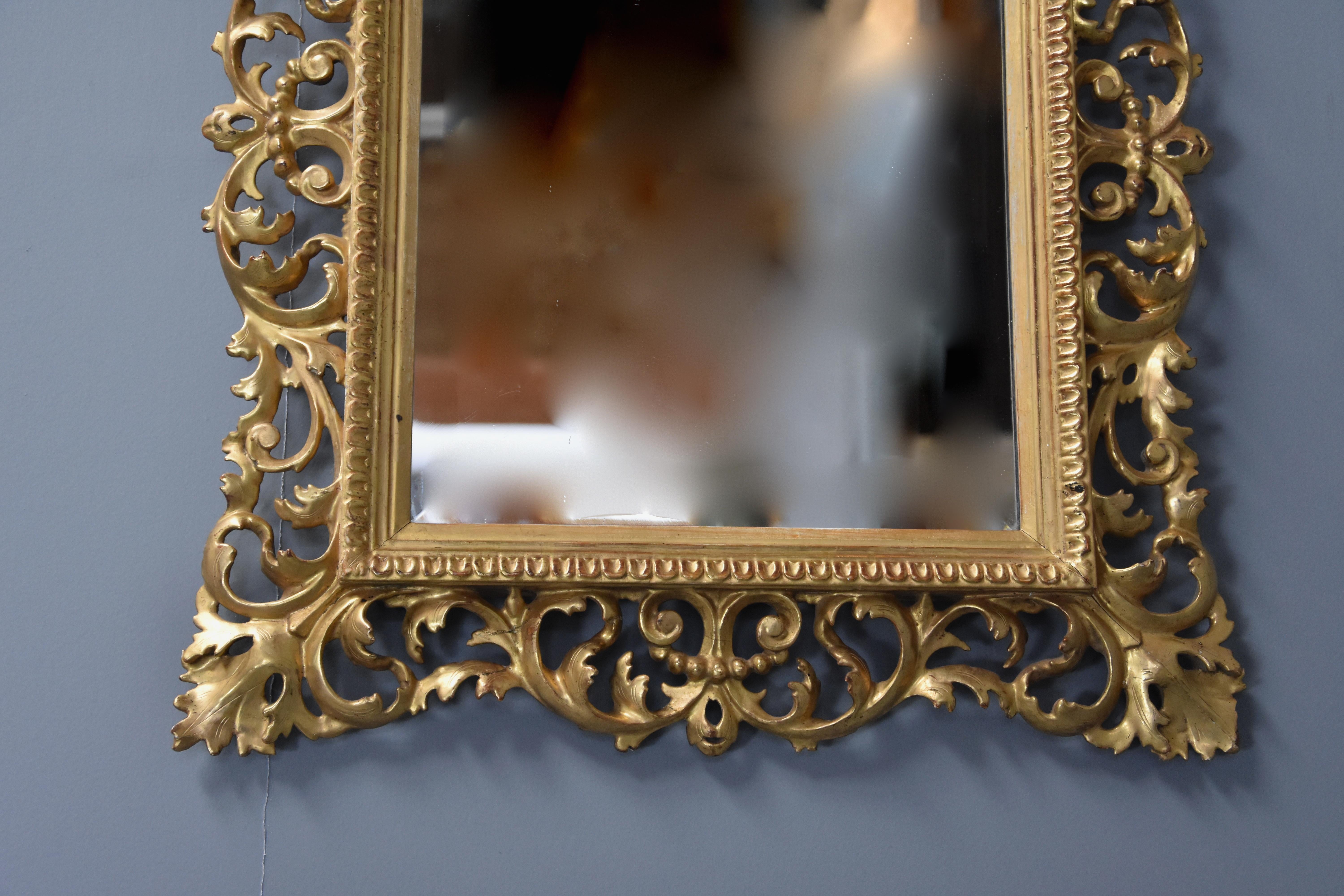 Late 19th Century Fine Quality Florentine Carved Giltwood Mirror For Sale 4