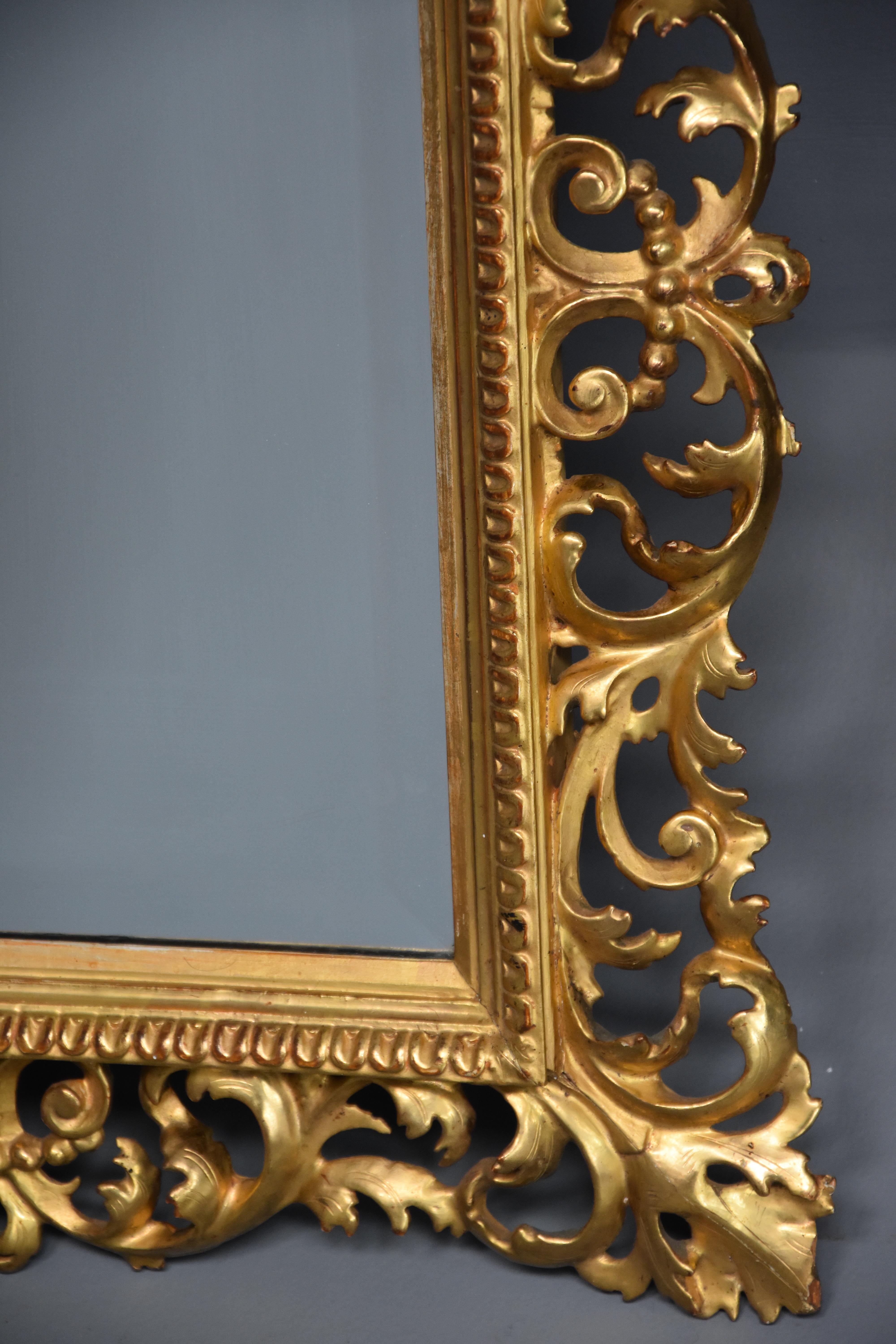Late 19th Century Fine Quality Florentine Carved Giltwood Mirror For Sale 5
