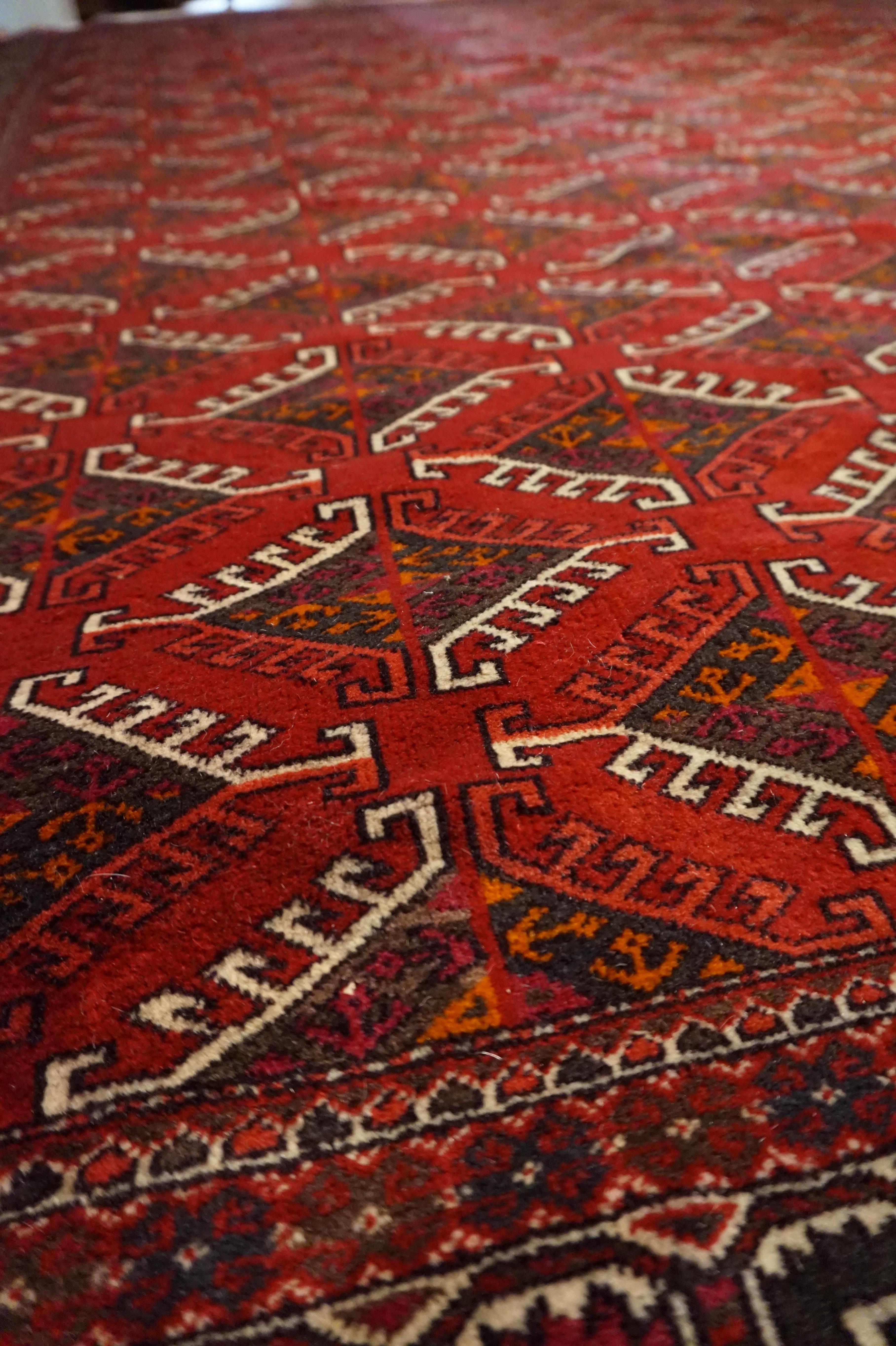Early 20th Century Fine Turkmen Bokhara Supple Tribal in Soft Dense Wool For Sale 4
