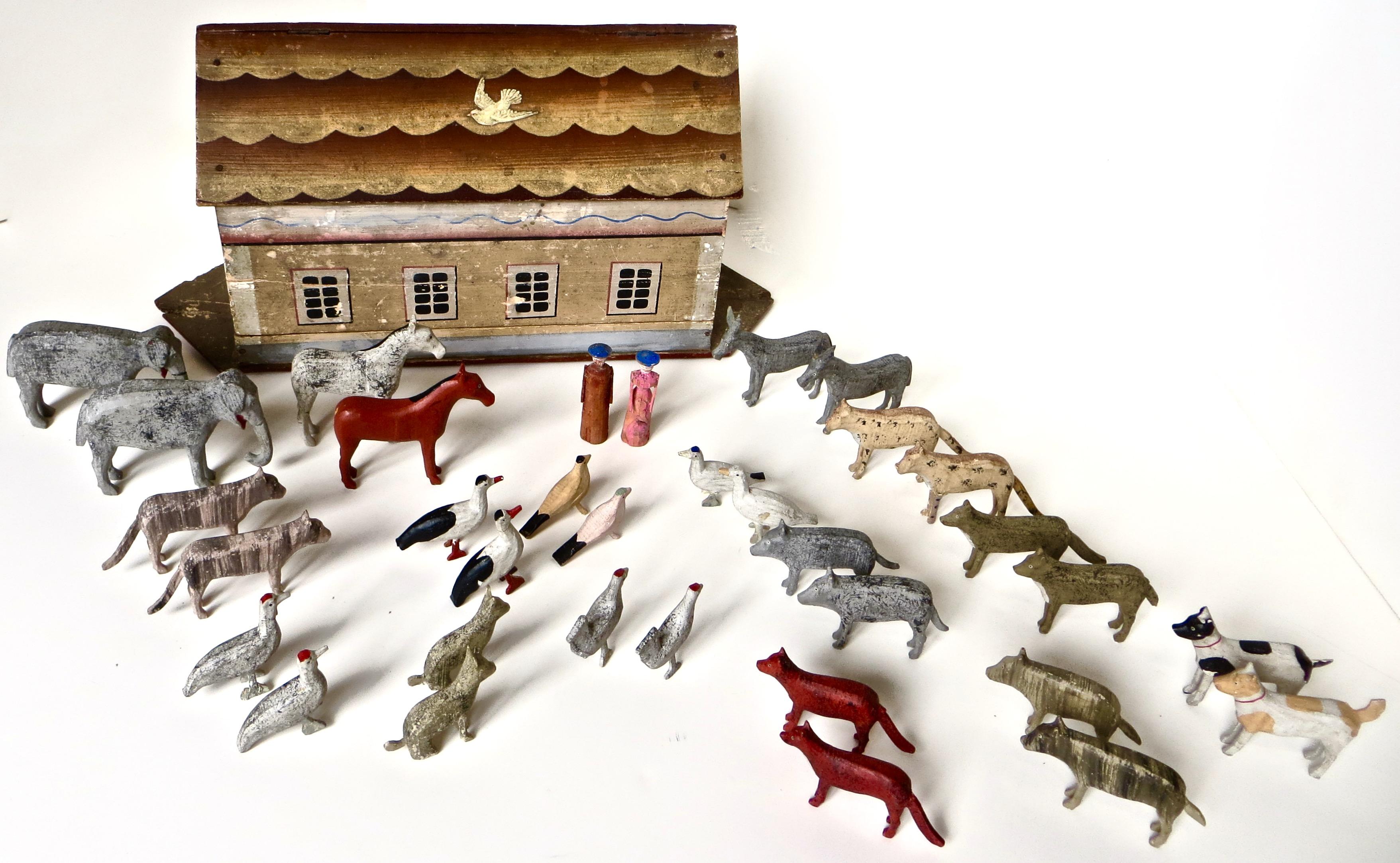 Late 19th Century Flat Bottom Toy Noah's Ark with 34 Figures. German Circa 1880 For Sale 11