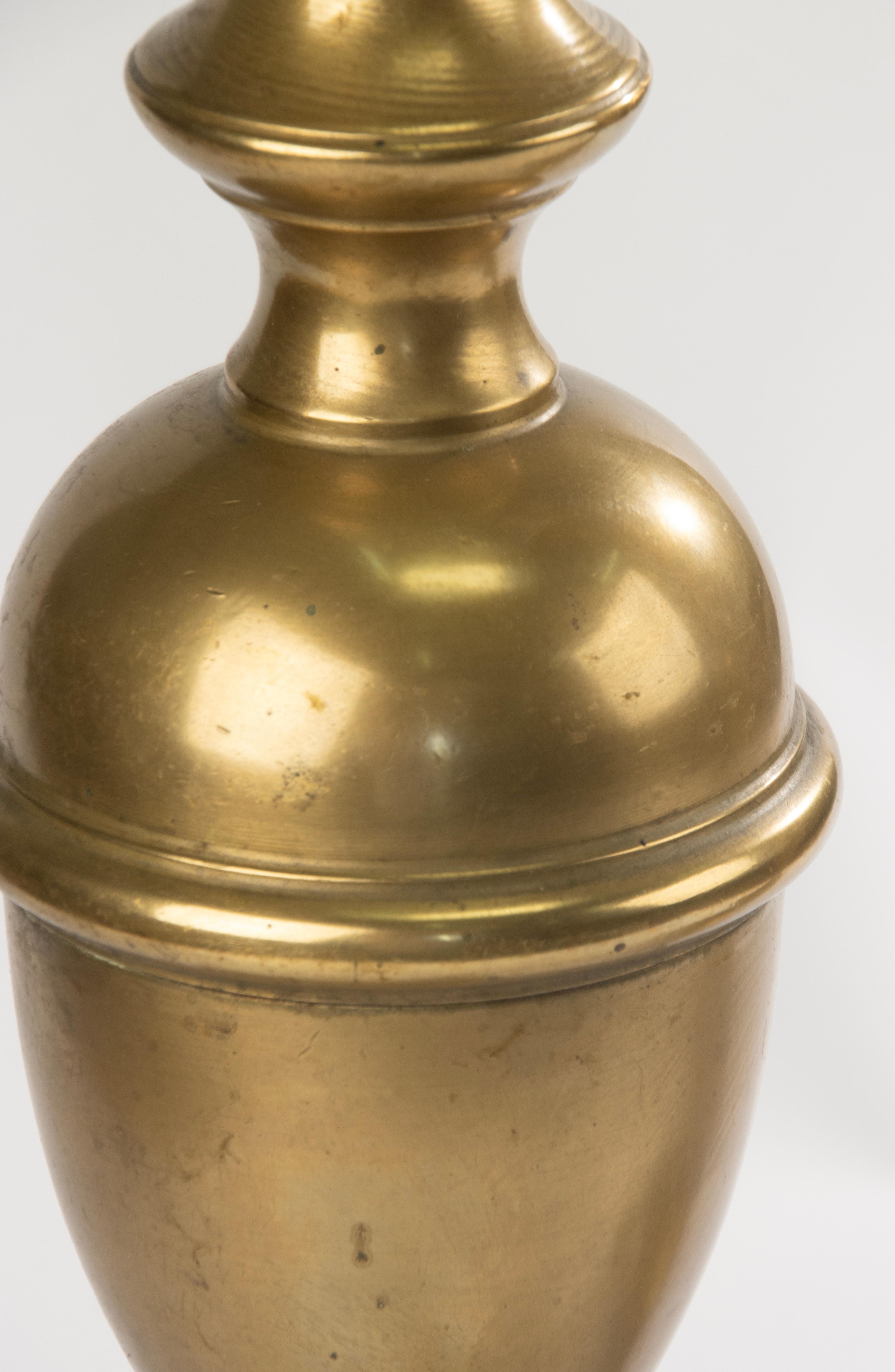 Candelieri da terra della fine del XIX secolo - Stile Luigi XIII - Ottone - Altezza 100 cm in vendita 5