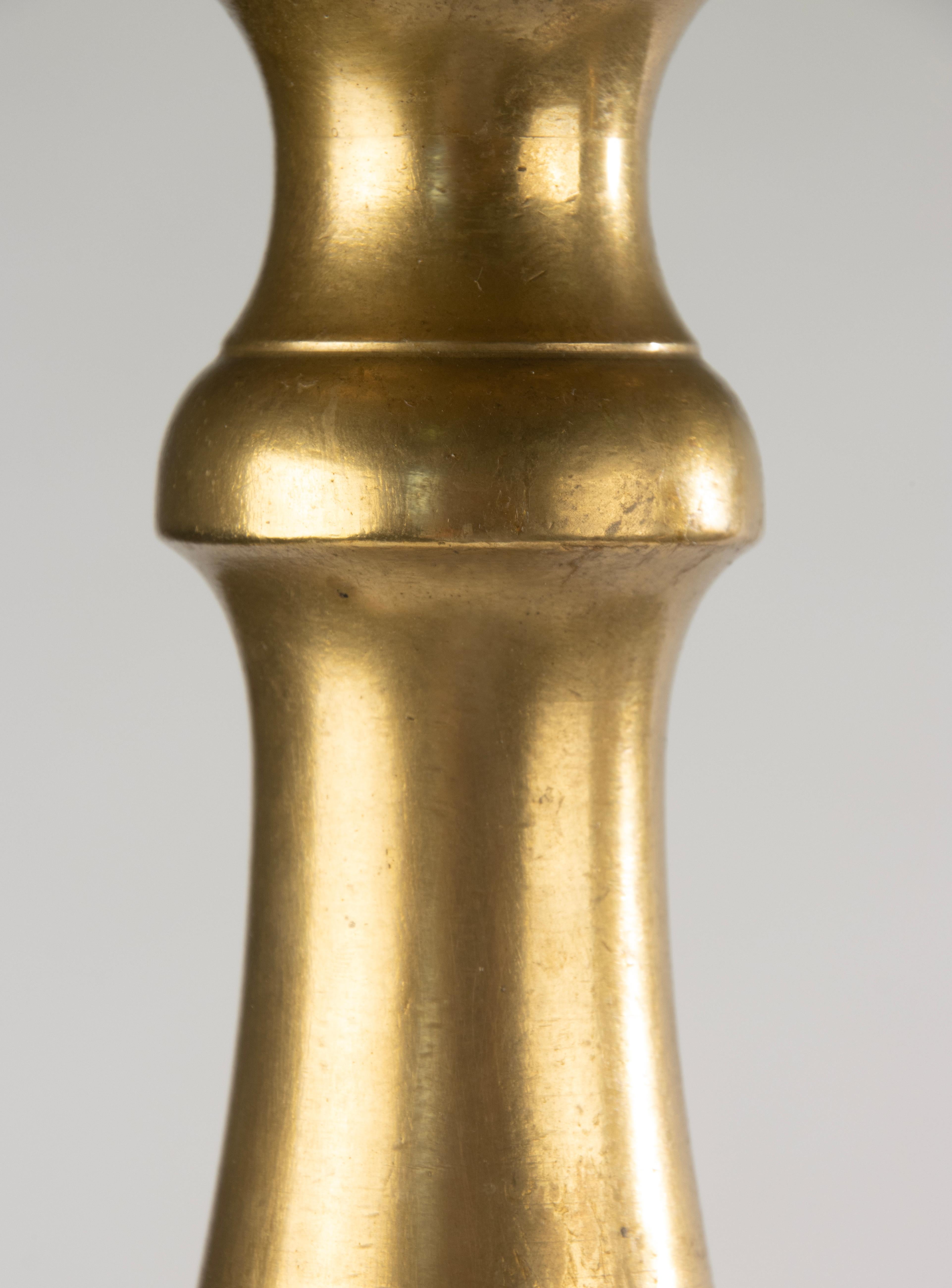 Candelieri da terra della fine del XIX secolo - Stile Luigi XIII - Ottone - Altezza 100 cm in vendita 11