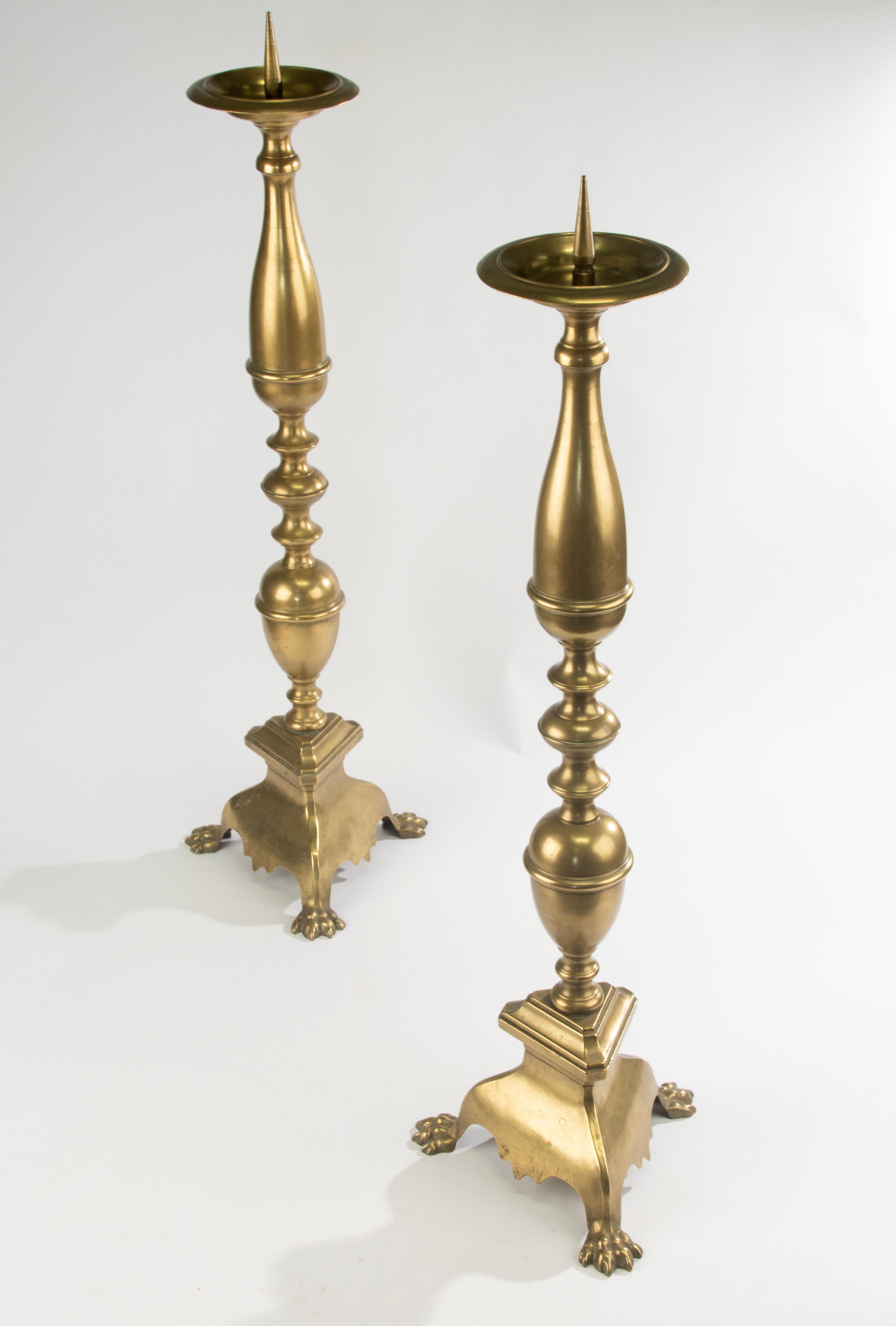 Candelieri da terra della fine del XIX secolo - Stile Luigi XIII - Ottone - Altezza 100 cm in vendita 15
