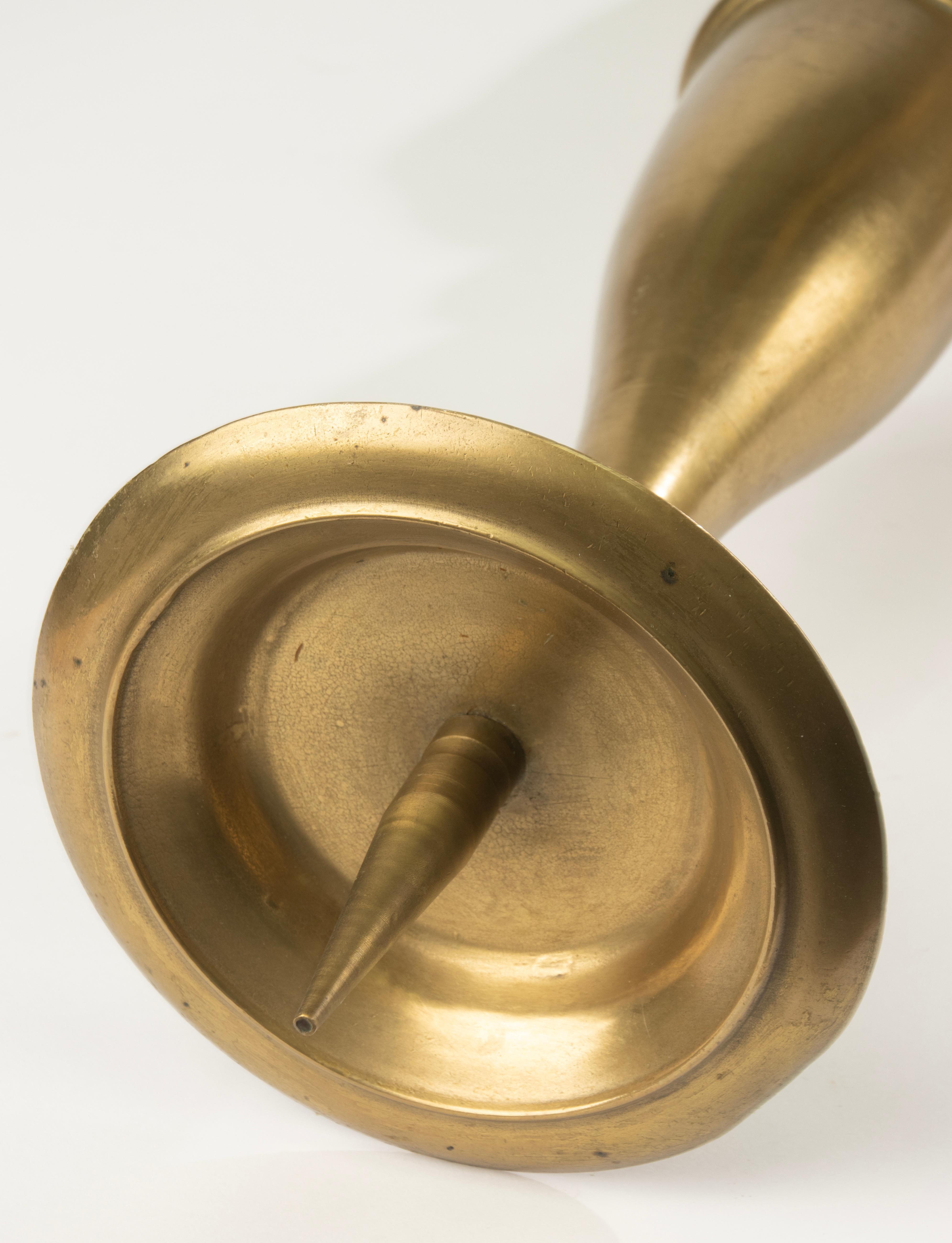 Candelieri da terra della fine del XIX secolo - Stile Luigi XIII - Ottone - Altezza 100 cm in vendita 3