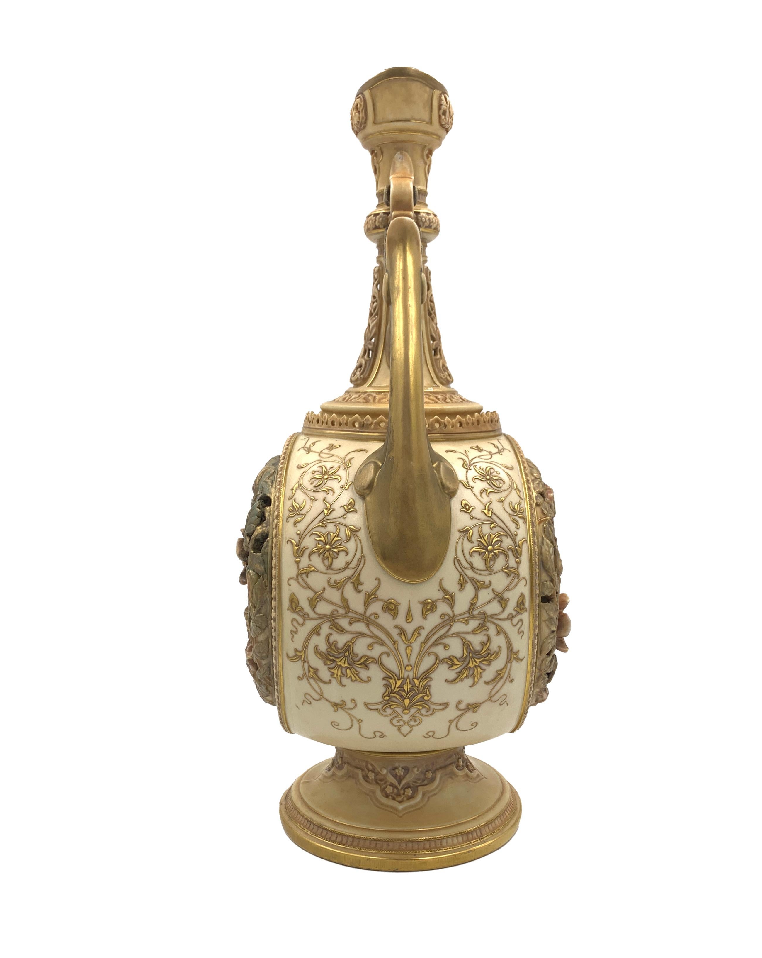 Late 19th Century Floral Gilt Decorated Royal Worcester Porcelain Vase In Good Condition For Sale In London, GB