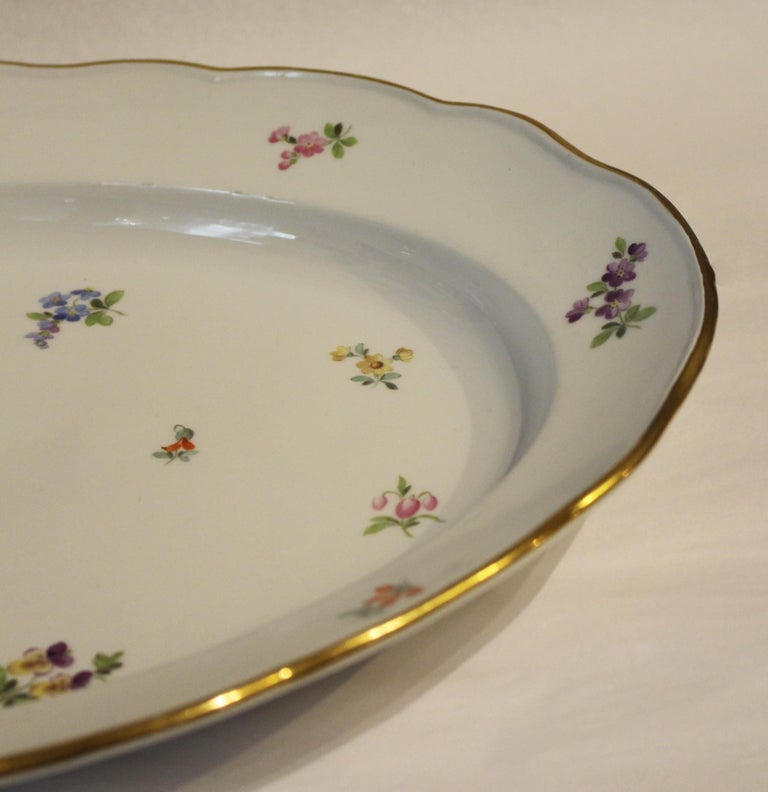 Plat Ovale En Porcelaine De MEISSEN - Motif 'Fleurs Des Champs' - Vintage, Collection Neuosier