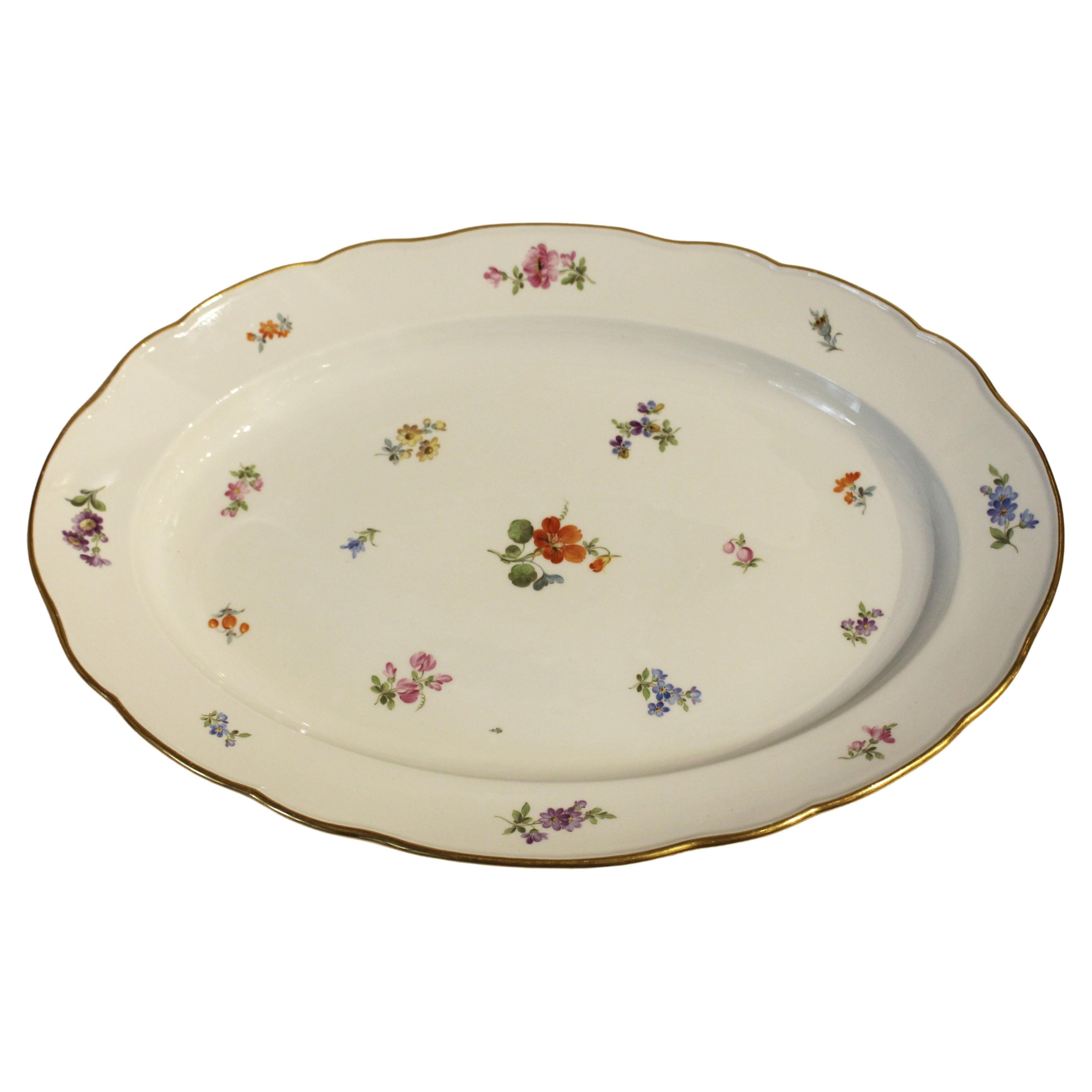 Plato ovalado floral de Meissen de finales del siglo XIX