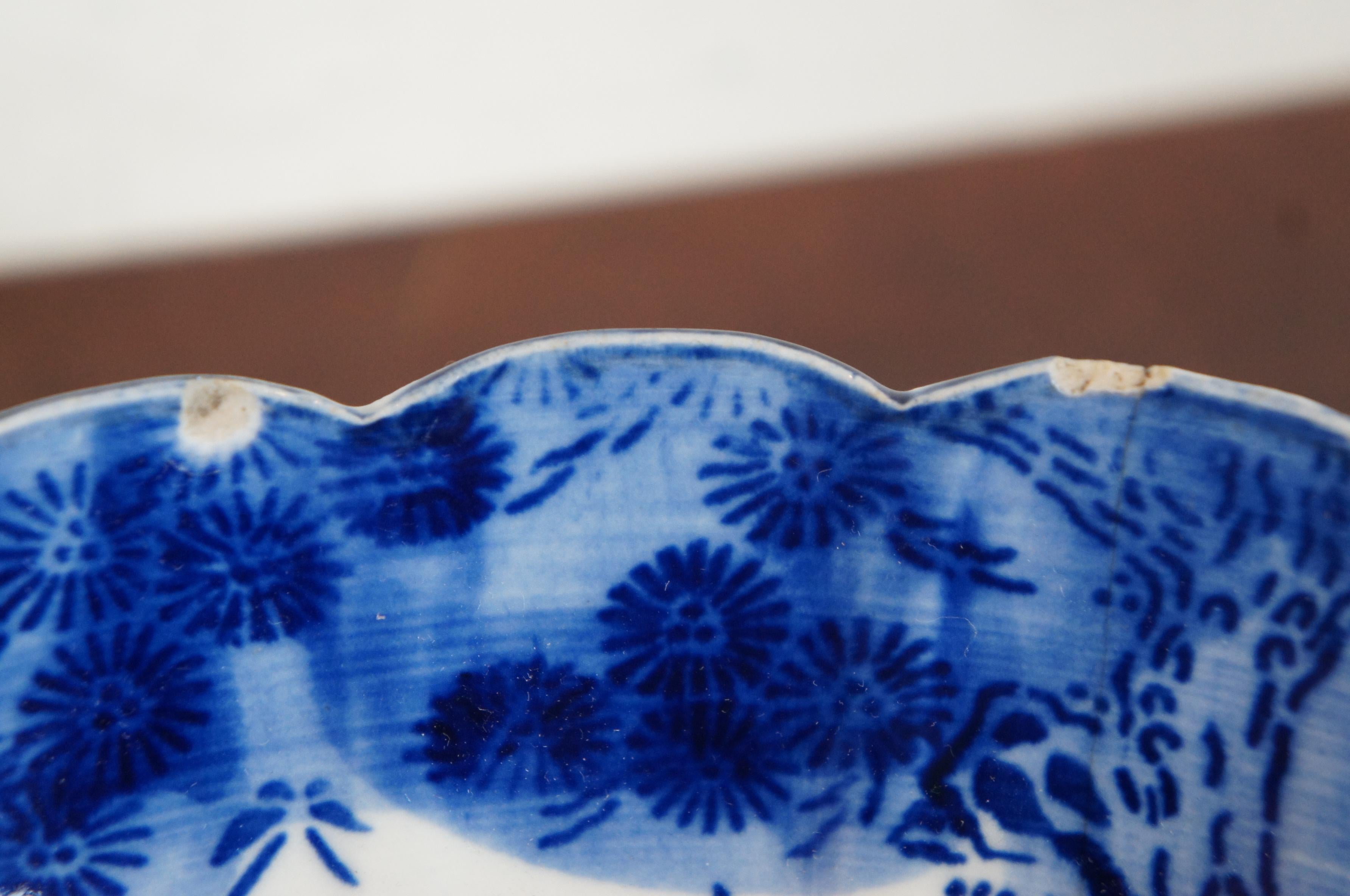 Late 19th Century Flow Blue Chinese Bowl Figures Phoenix Scalloped Edge In Good Condition In Dayton, OH