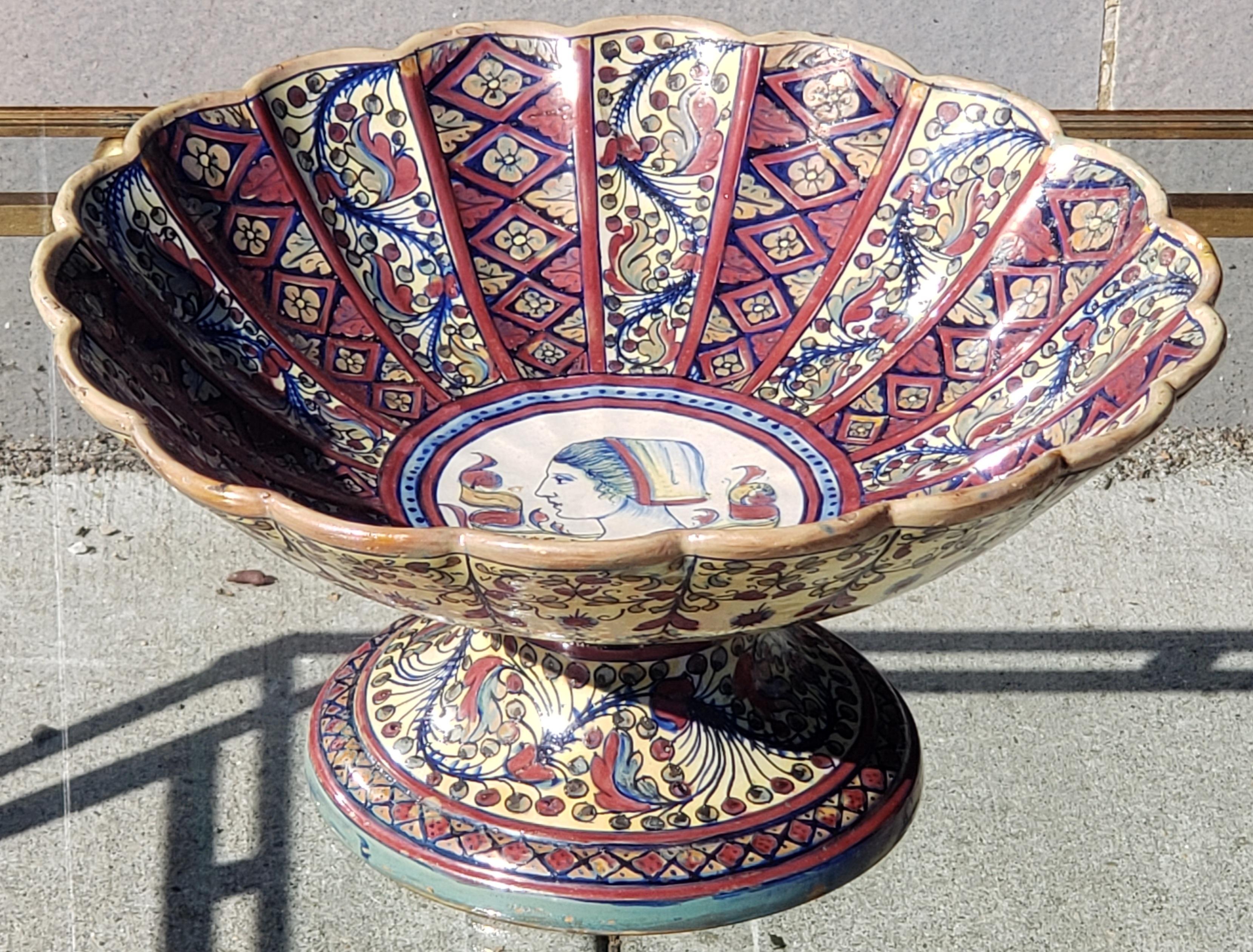 Italian Late 19th Century Footed Bowl Attributed to Alfredo Santarelli For Sale