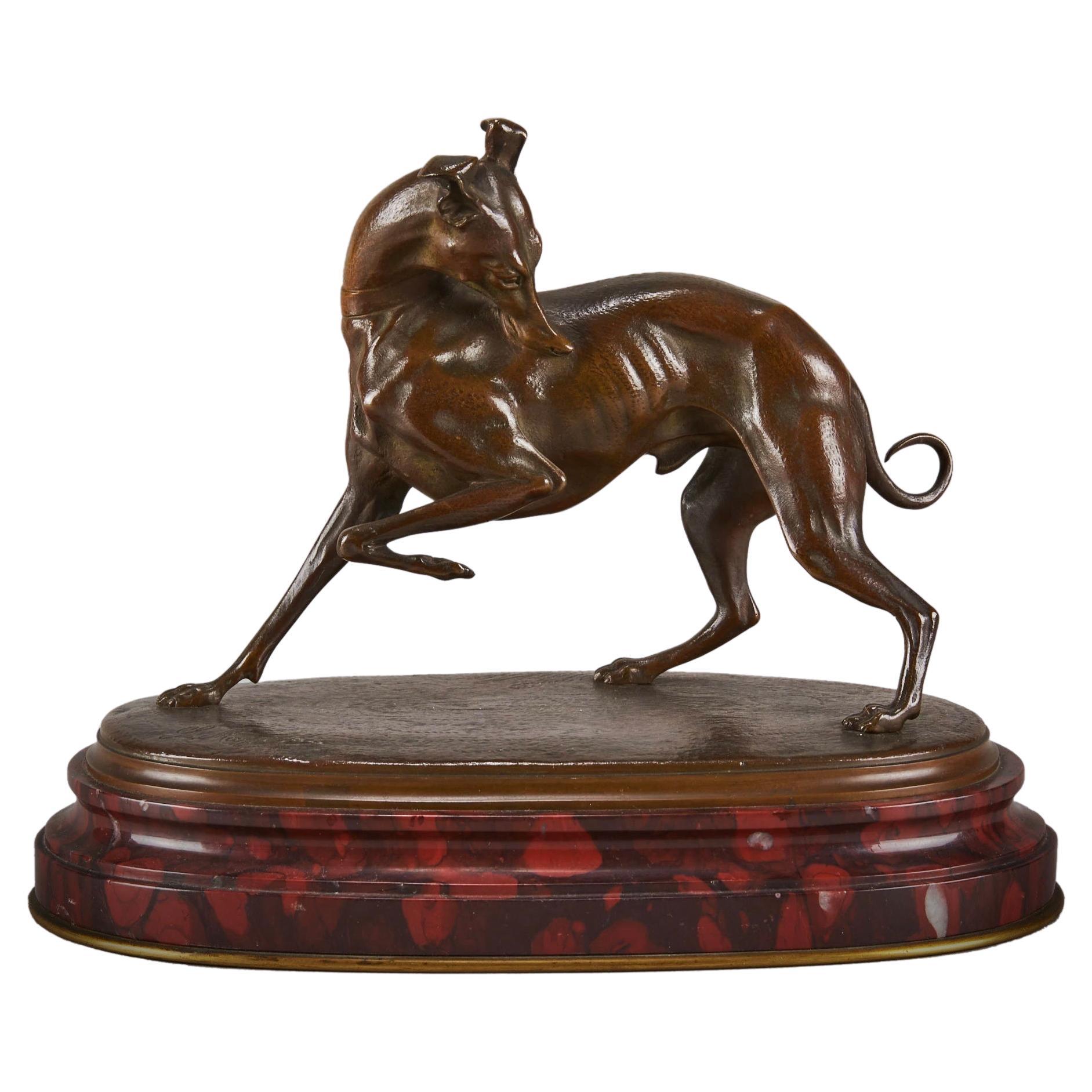 Bronze animalier français de la fin du XIXe siècle intitulé "Turning Whippet" par L Mayer