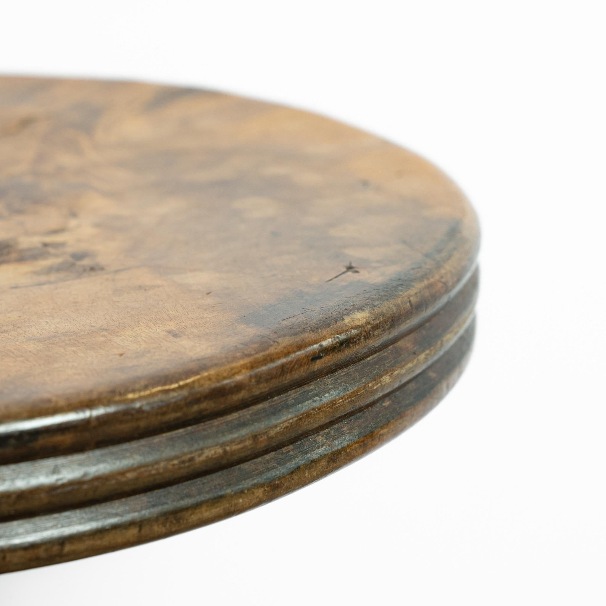 Intagliato a mano Sgabello per pianoforte in olmo antico francese della fine del XIX secolo in vendita