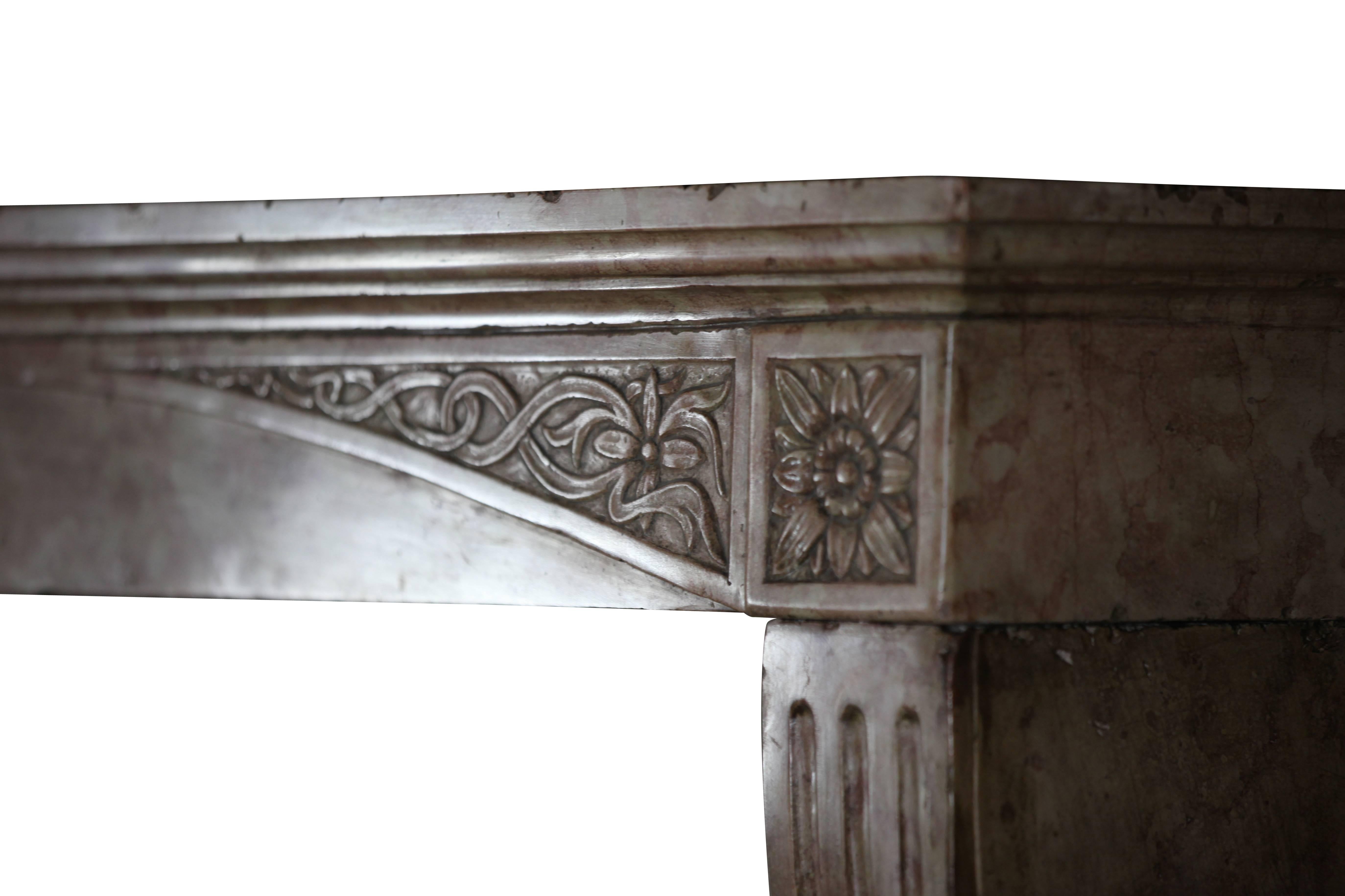 Late 19th Century French Antique Fireplace Surround in Marble Stone In Excellent Condition For Sale In Beervelde, BE