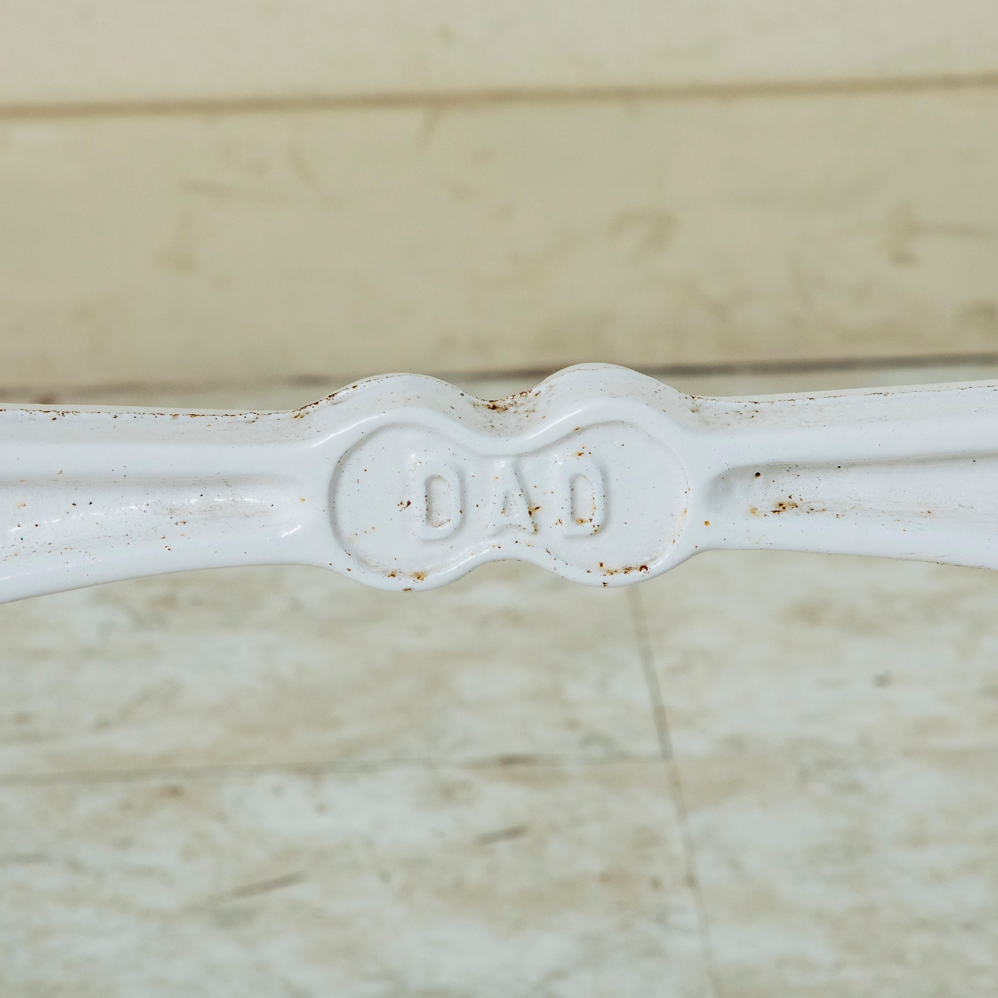 Tavolo da bistrot in ferro e marmo dipinto del periodo Art Nouveau francese della fine del XIX secolo in vendita 3