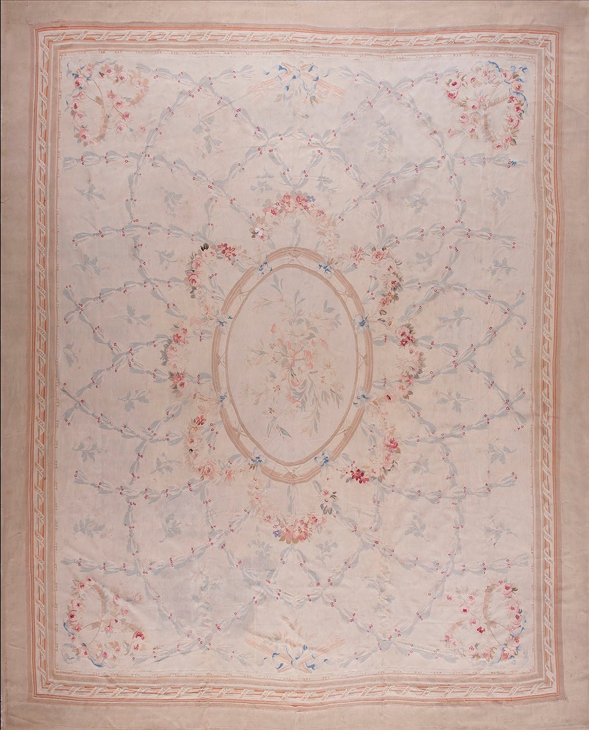 Tapis d'Aubusson français de la fin du XIXe siècle ( 11'8"" x 14'3"" - 355 x 434 cm)  