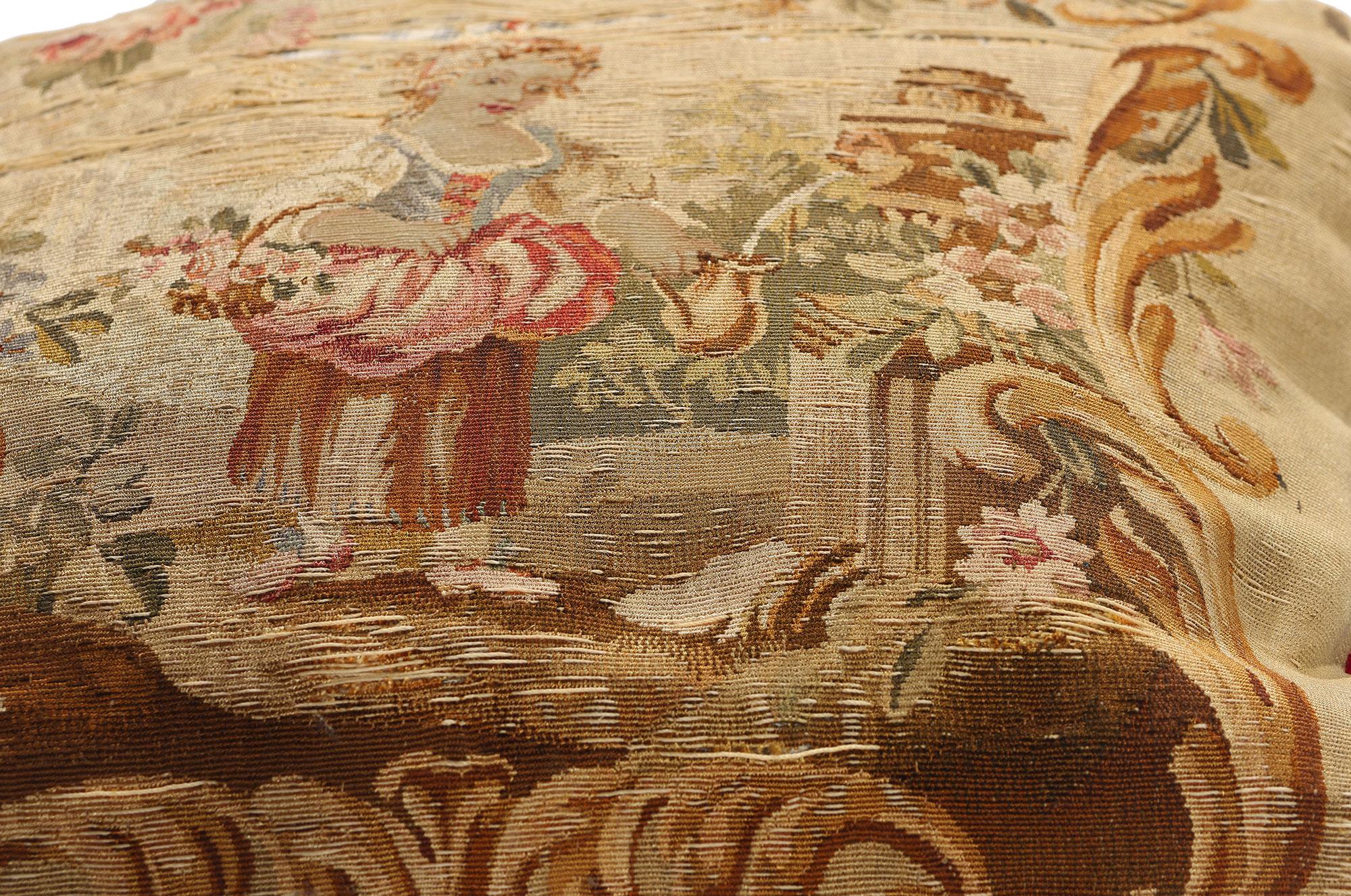 Noué à la main Coussin en tapisserie d'Aubusson de la fin du XIXe siècle, de style rococo en vente