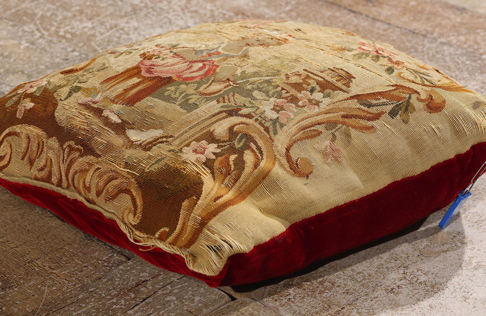 Coussin en tapisserie d'Aubusson de la fin du XIXe siècle, de style rococo Bon état - En vente à Dallas, TX