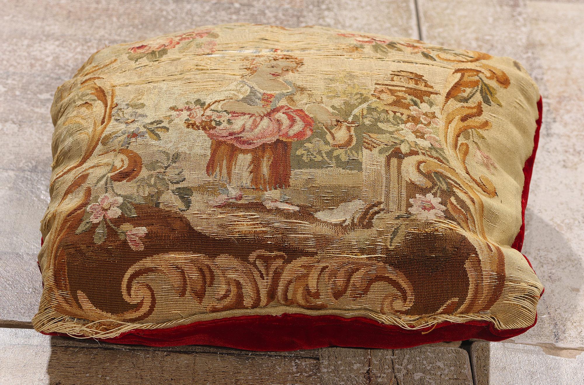 Laine Coussin en tapisserie d'Aubusson de la fin du XIXe siècle, de style rococo en vente