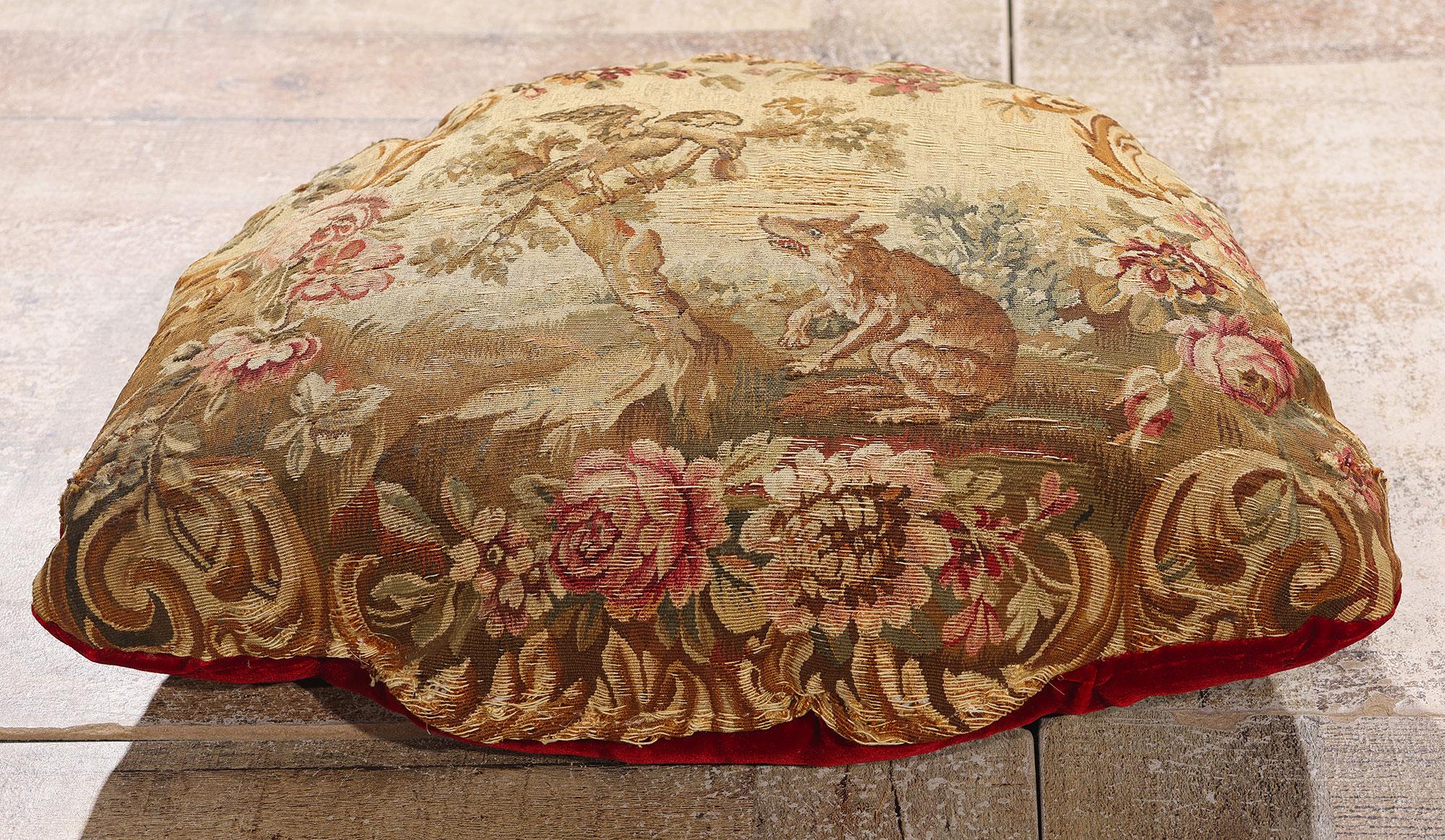 Coussin en tapisserie d'Aubusson de la fin du XIXe siècle, de style rococo en vente 1