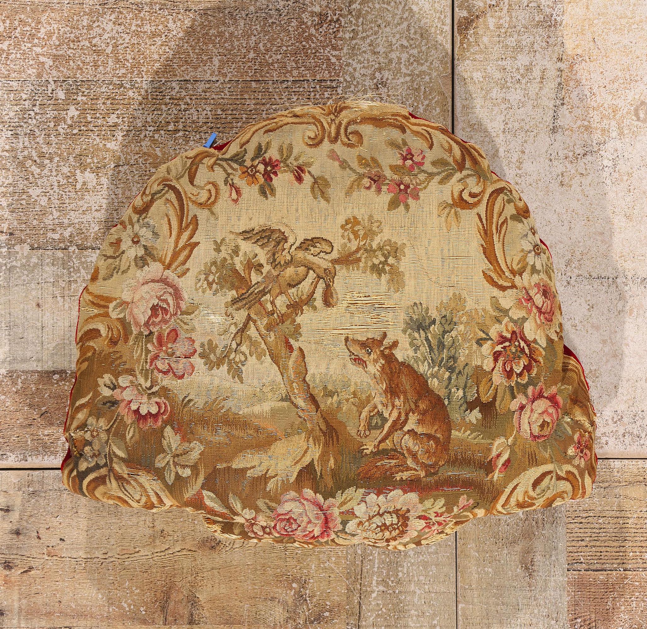 Coussin en tapisserie d'Aubusson de la fin du XIXe siècle, de style rococo en vente 2