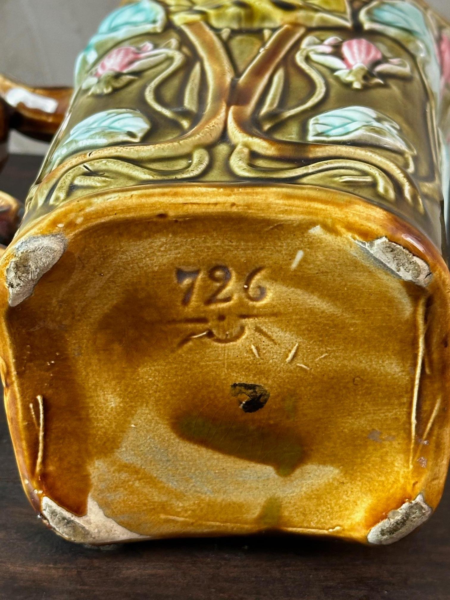 Poterie Fin du 19e siècle, pichet à Barbotine Onnaing français