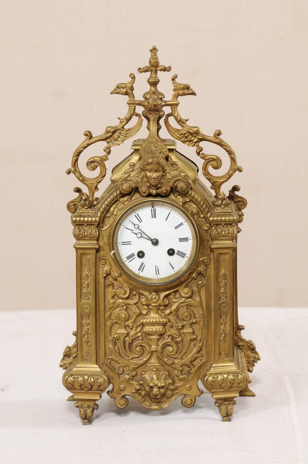 Francese Orologio da camino francese della fine del XIX secolo in ottone splendidamente decorato in vendita