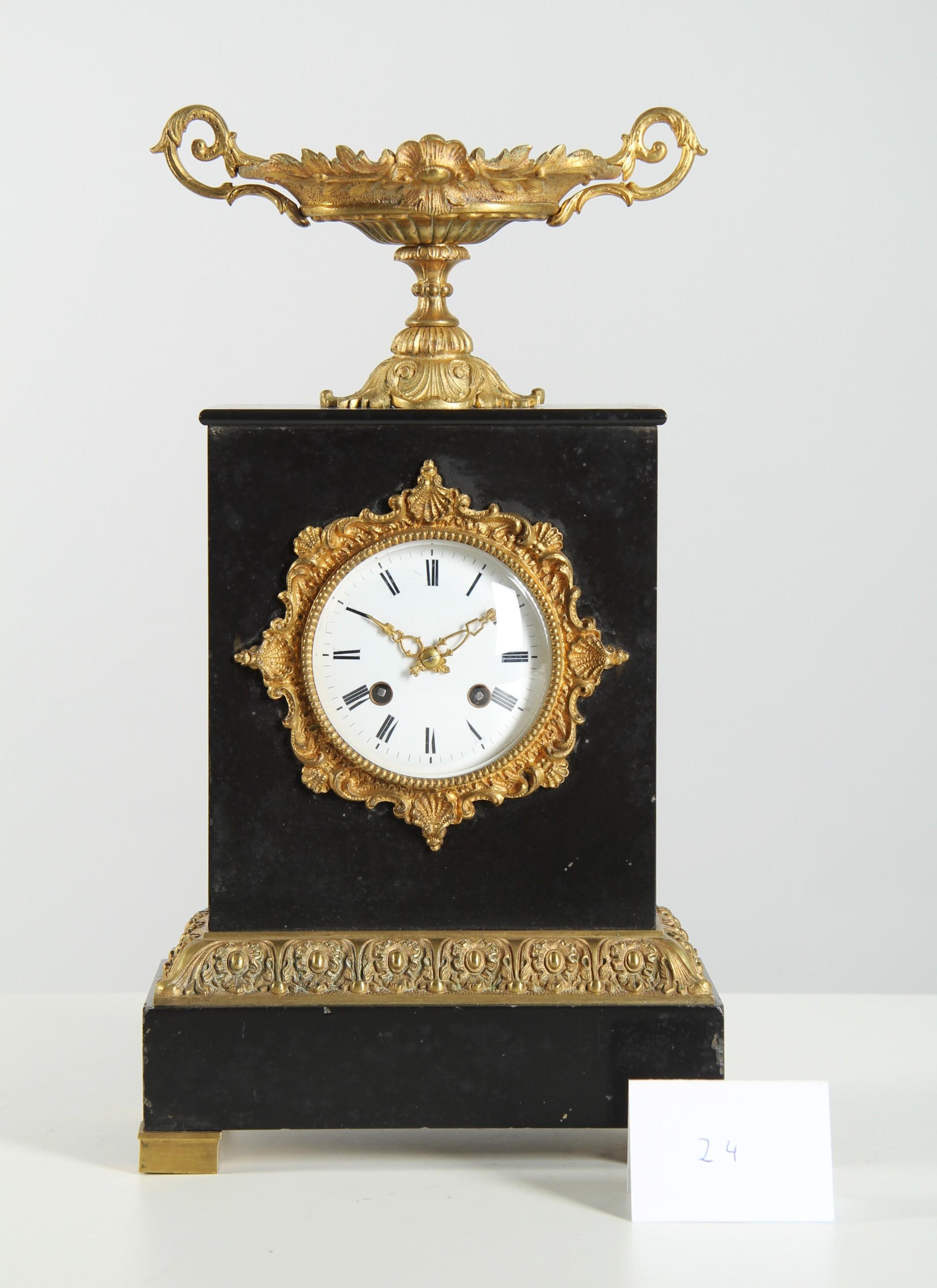 Late 19th Century French Black Marble Mantel Clock For Sale 5