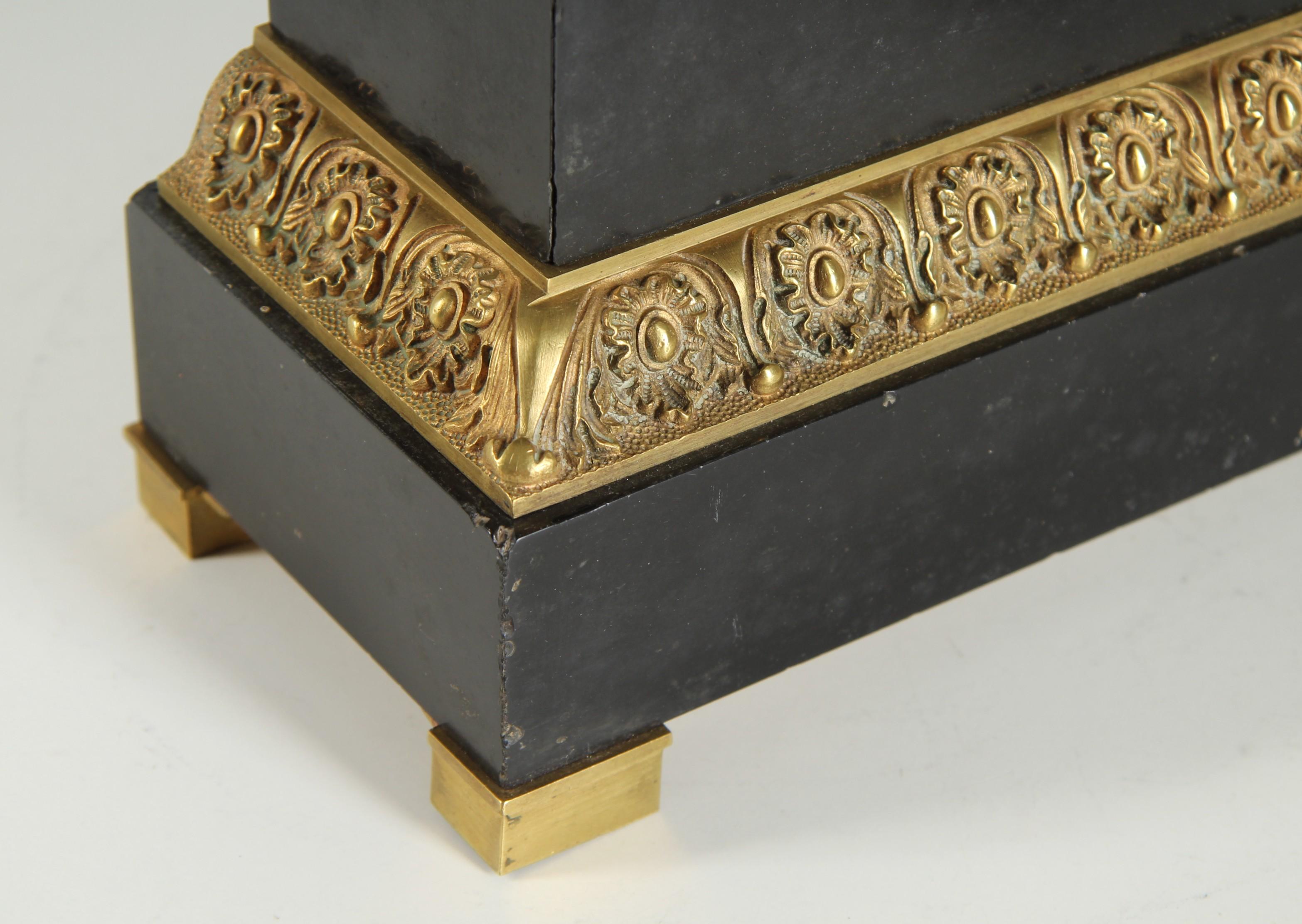 Late 19th Century French Black Marble Mantel Clock For Sale 3