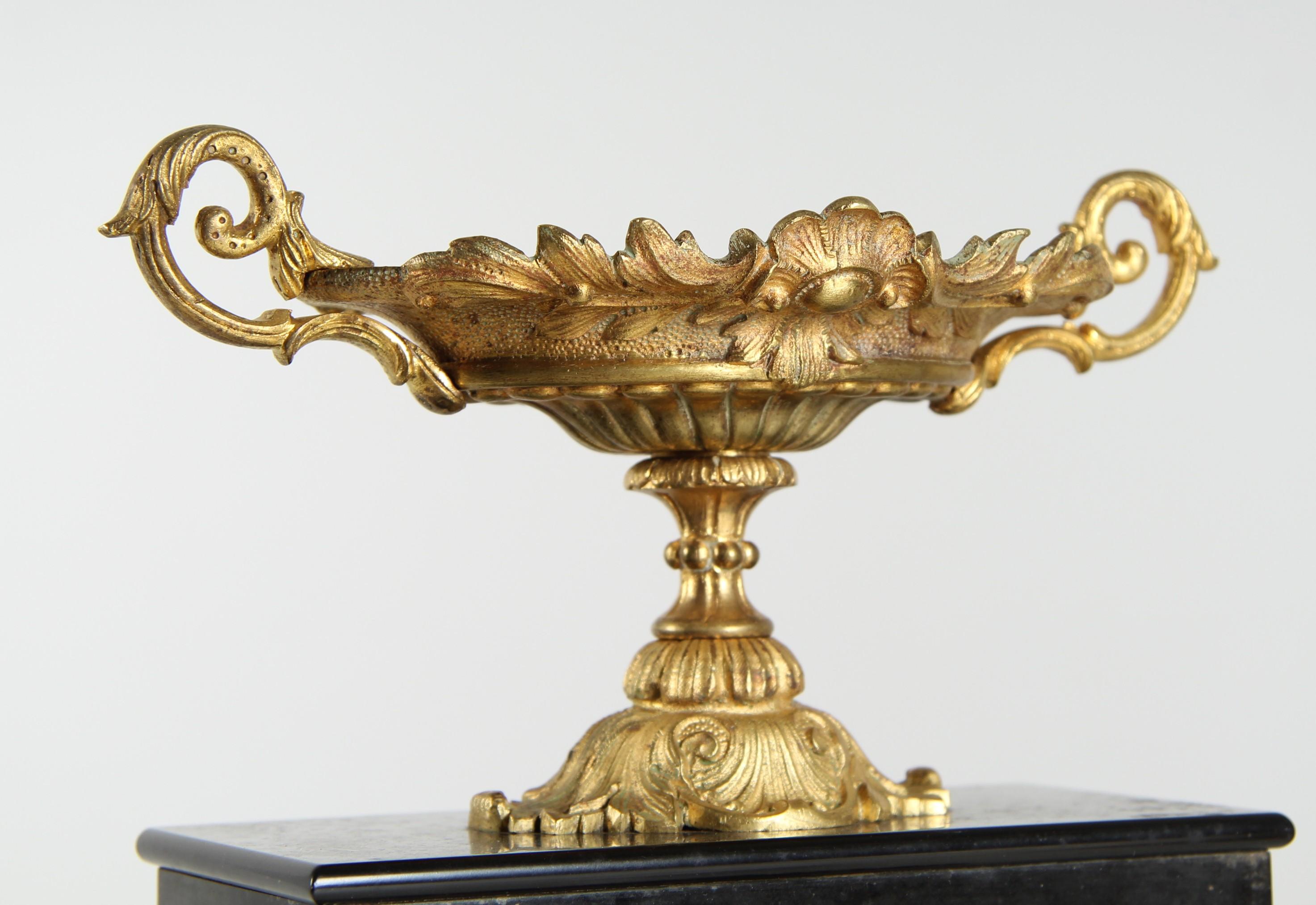 Late 19th Century French Black Marble Mantel Clock For Sale 4