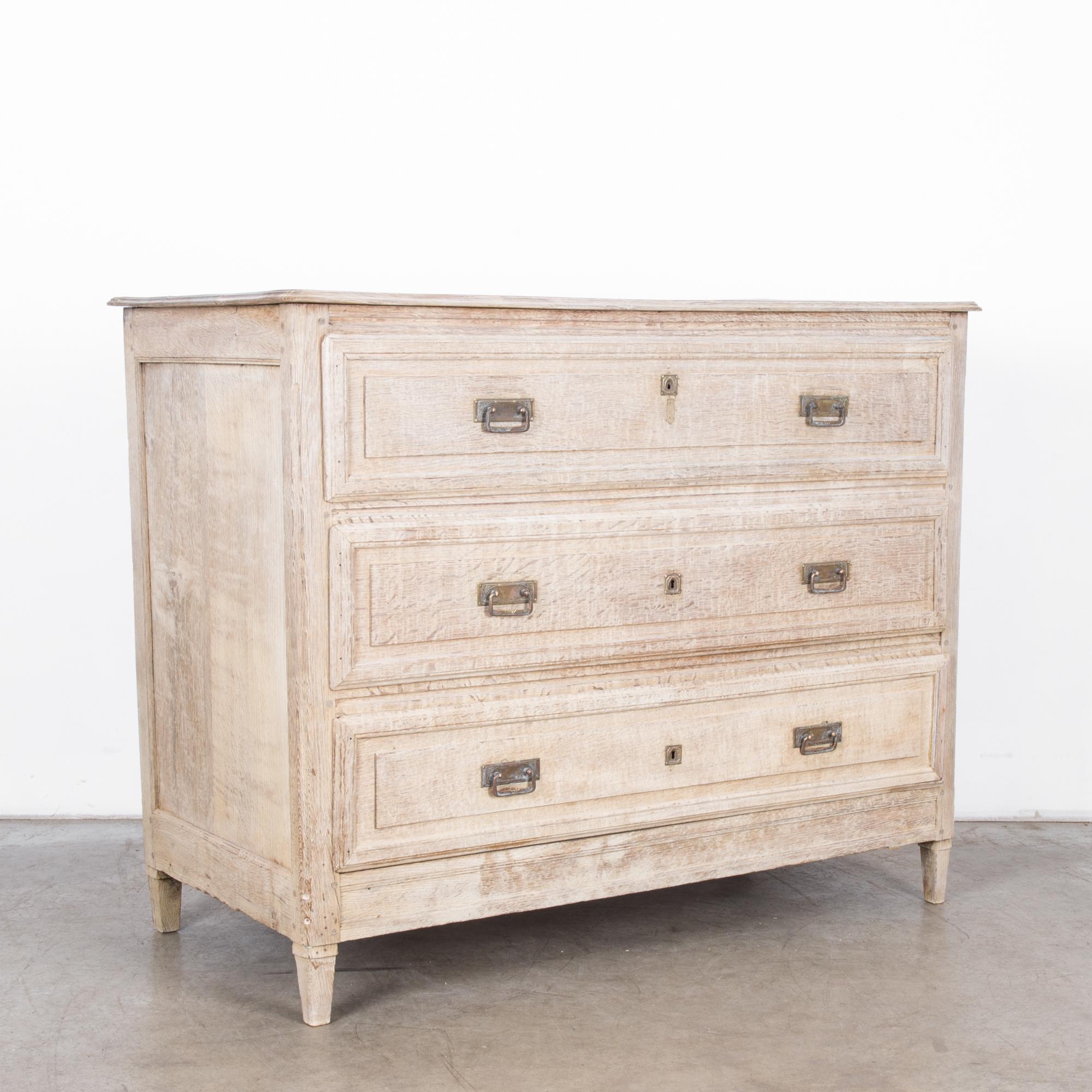 Late 19th Century French Bleached Oak Chest of Drawers In Good Condition In High Point, NC