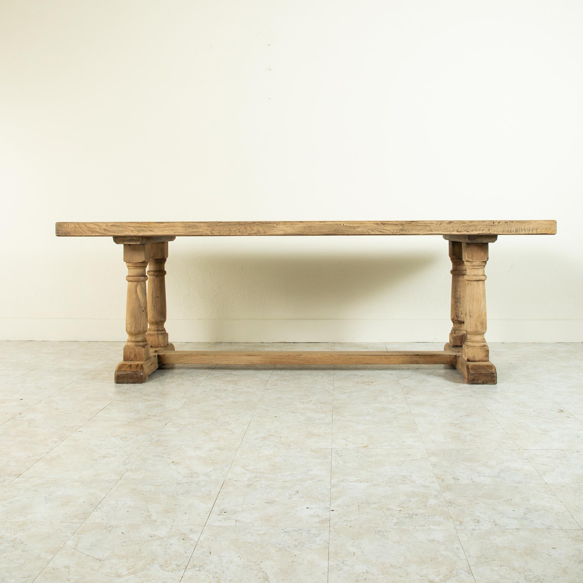 Late 19th Century French Bleached Oak Farm Table or Dining Table In Good Condition In Fayetteville, AR