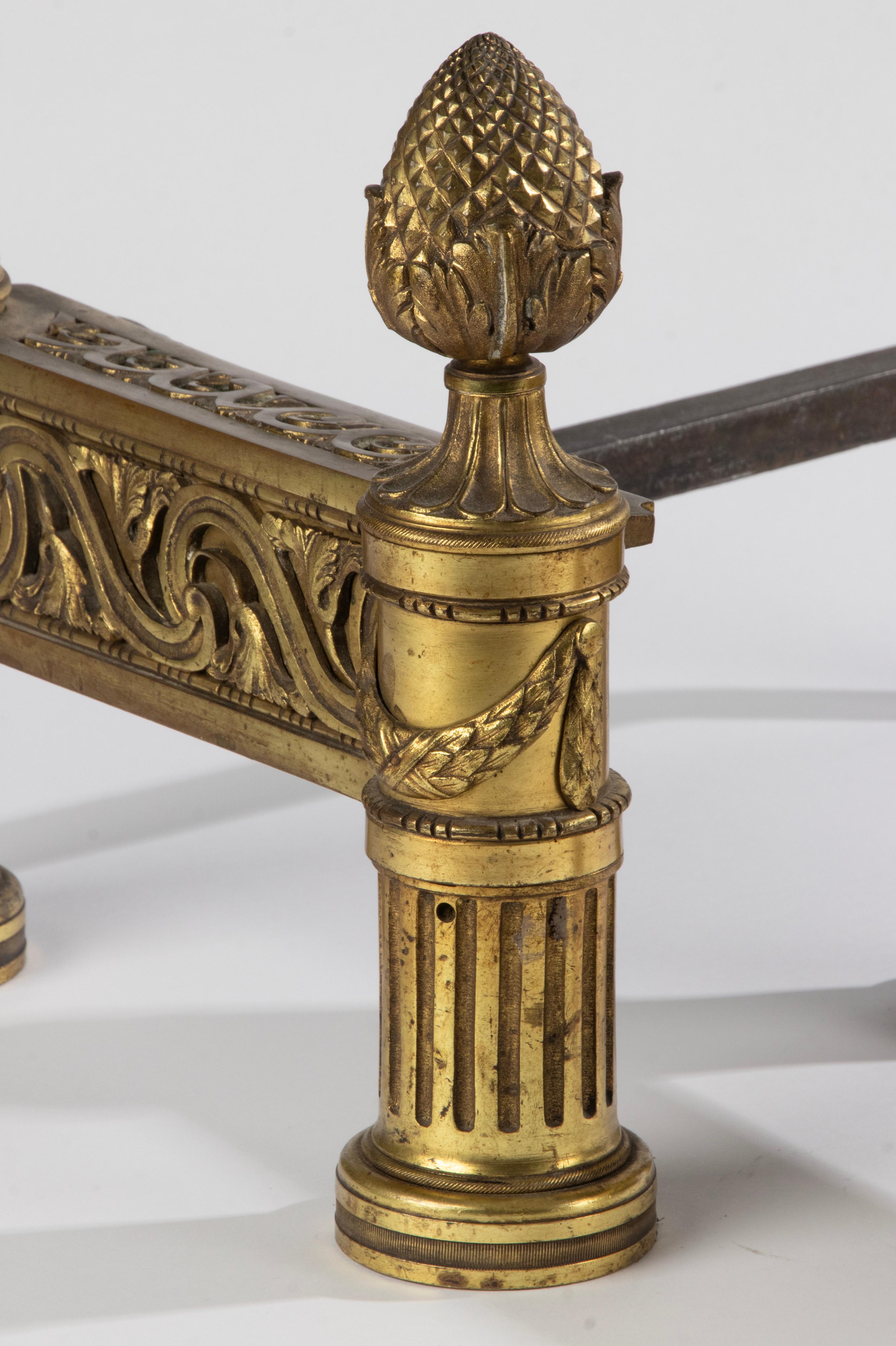 Französische Bronze-Feuerböcke des späten 19. Jahrhunderts – Louis XVI.-Stil   im Angebot 13