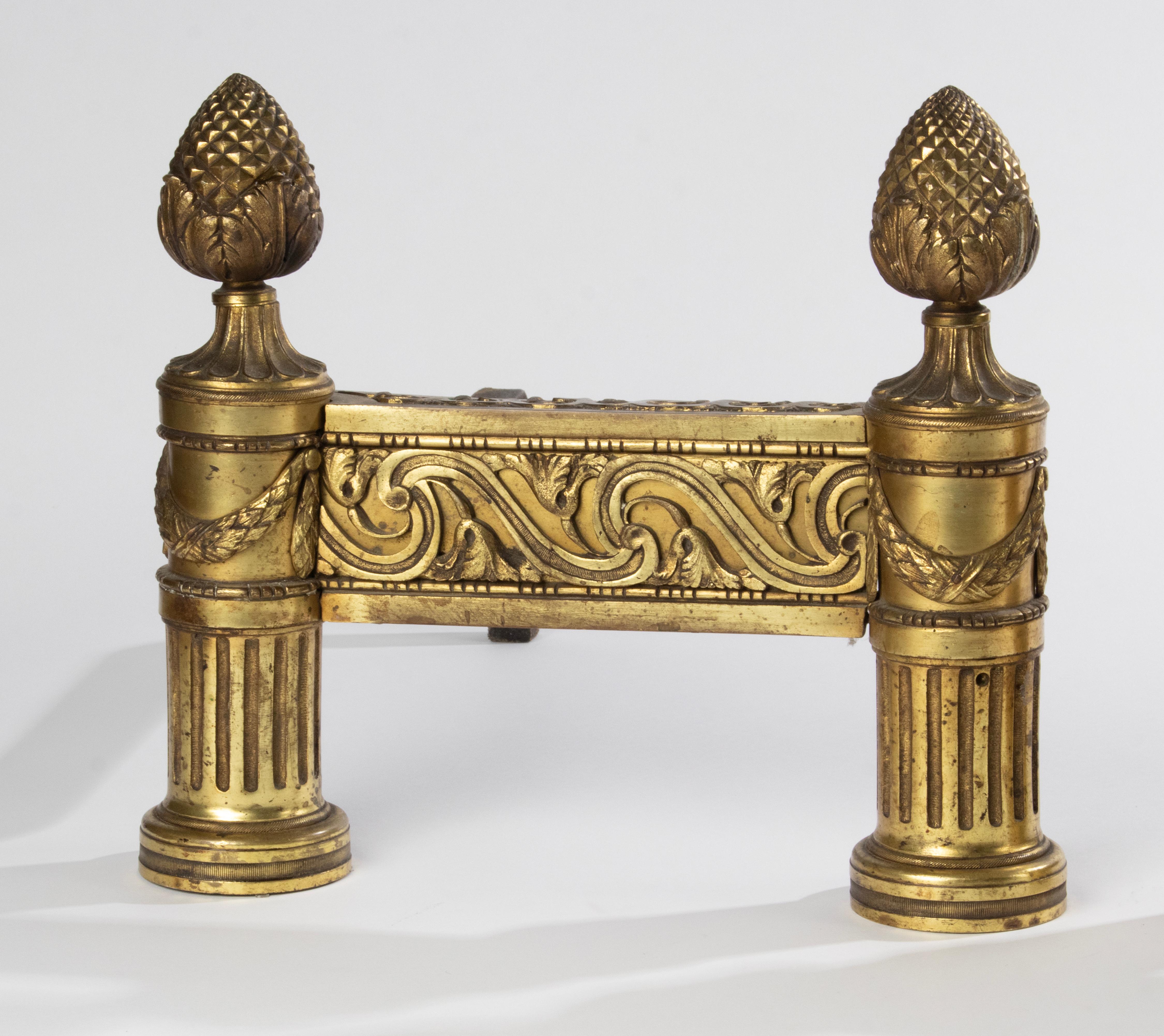 Französische Bronze-Feuerböcke des späten 19. Jahrhunderts – Louis XVI.-Stil   im Angebot 5