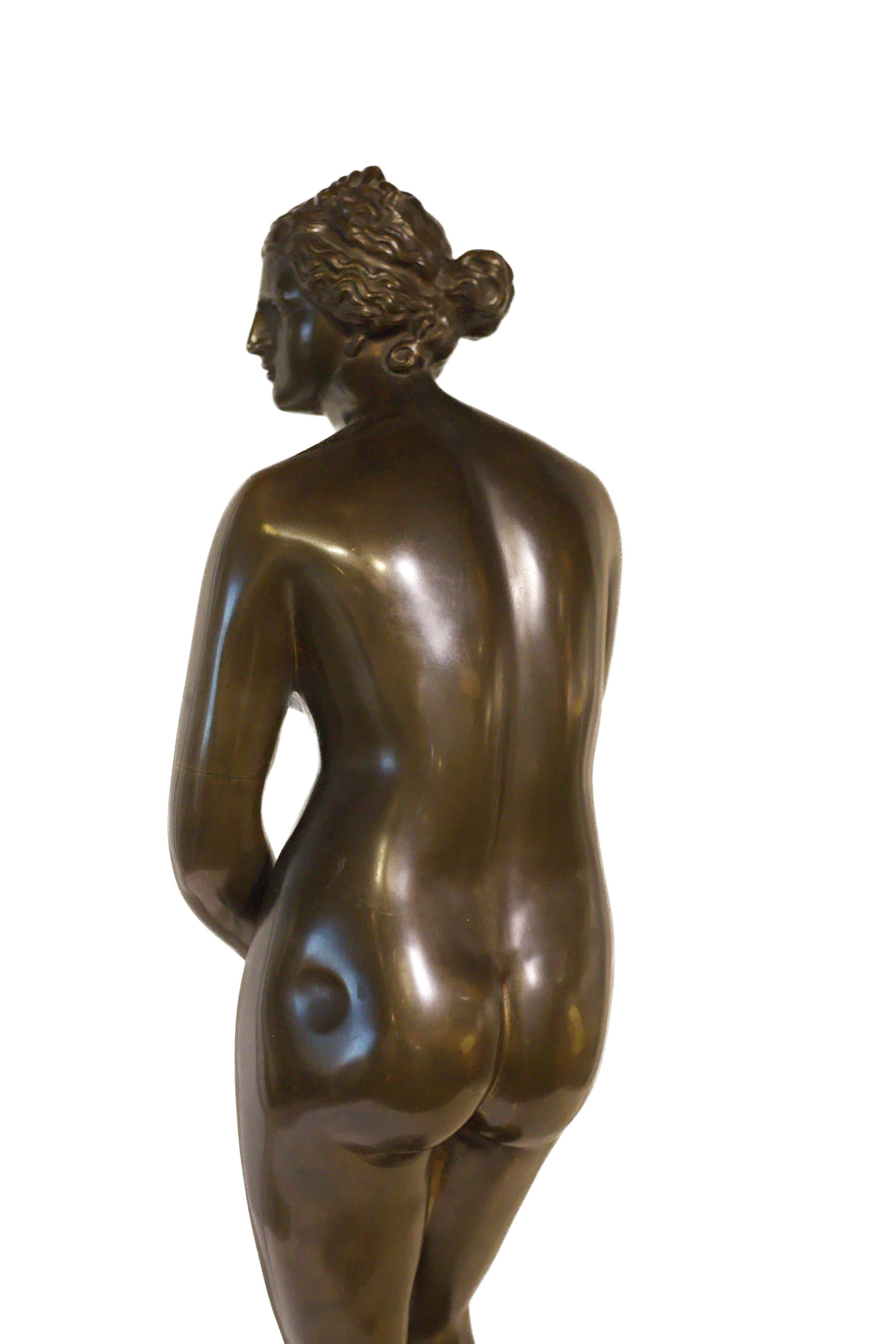 Figure de la Vénus de Médicis en bronze français de la fin du XIXe siècle en vente 7