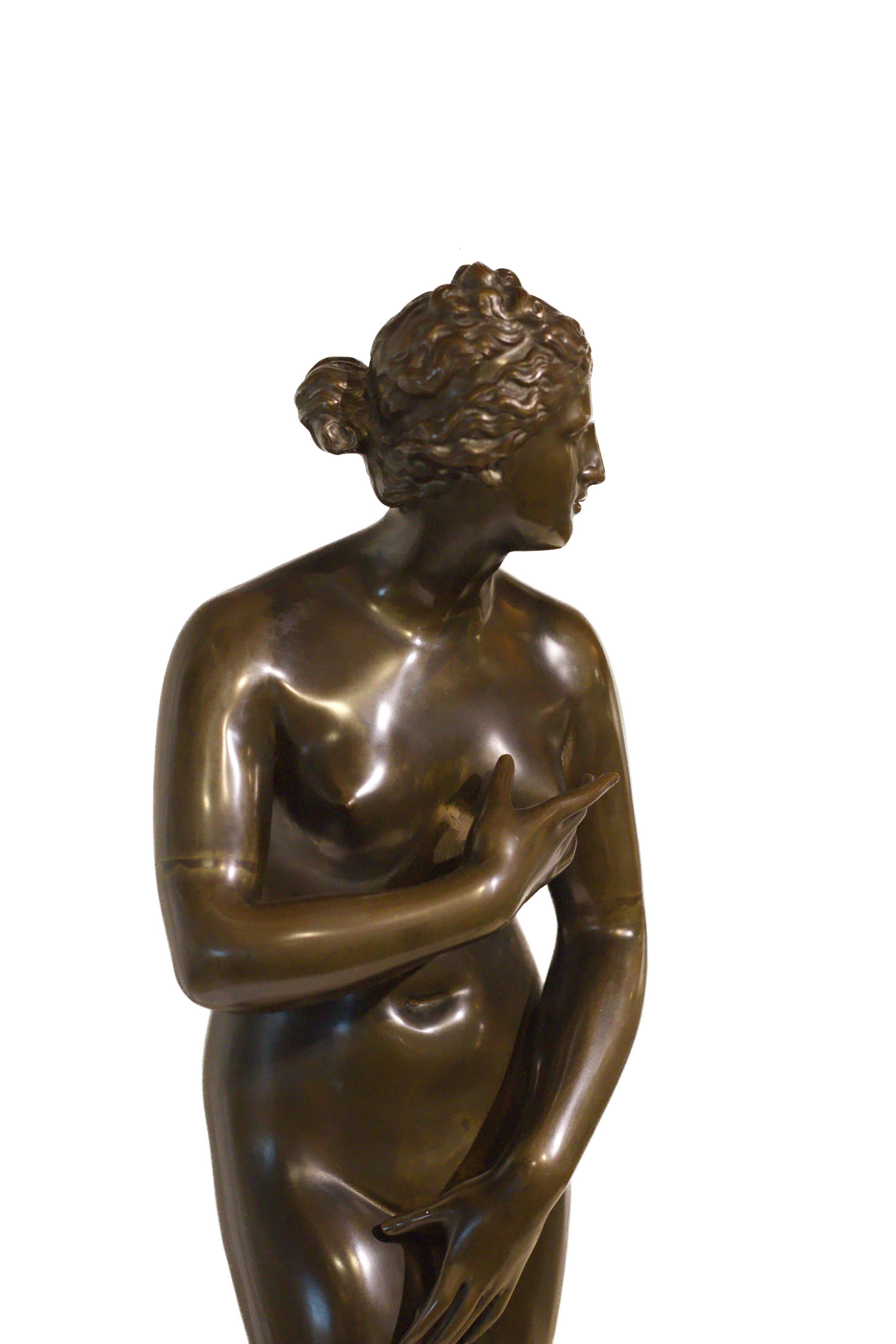 Figure de la Vénus de Médicis en bronze français de la fin du XIXe siècle Bon état - En vente à Miami, US