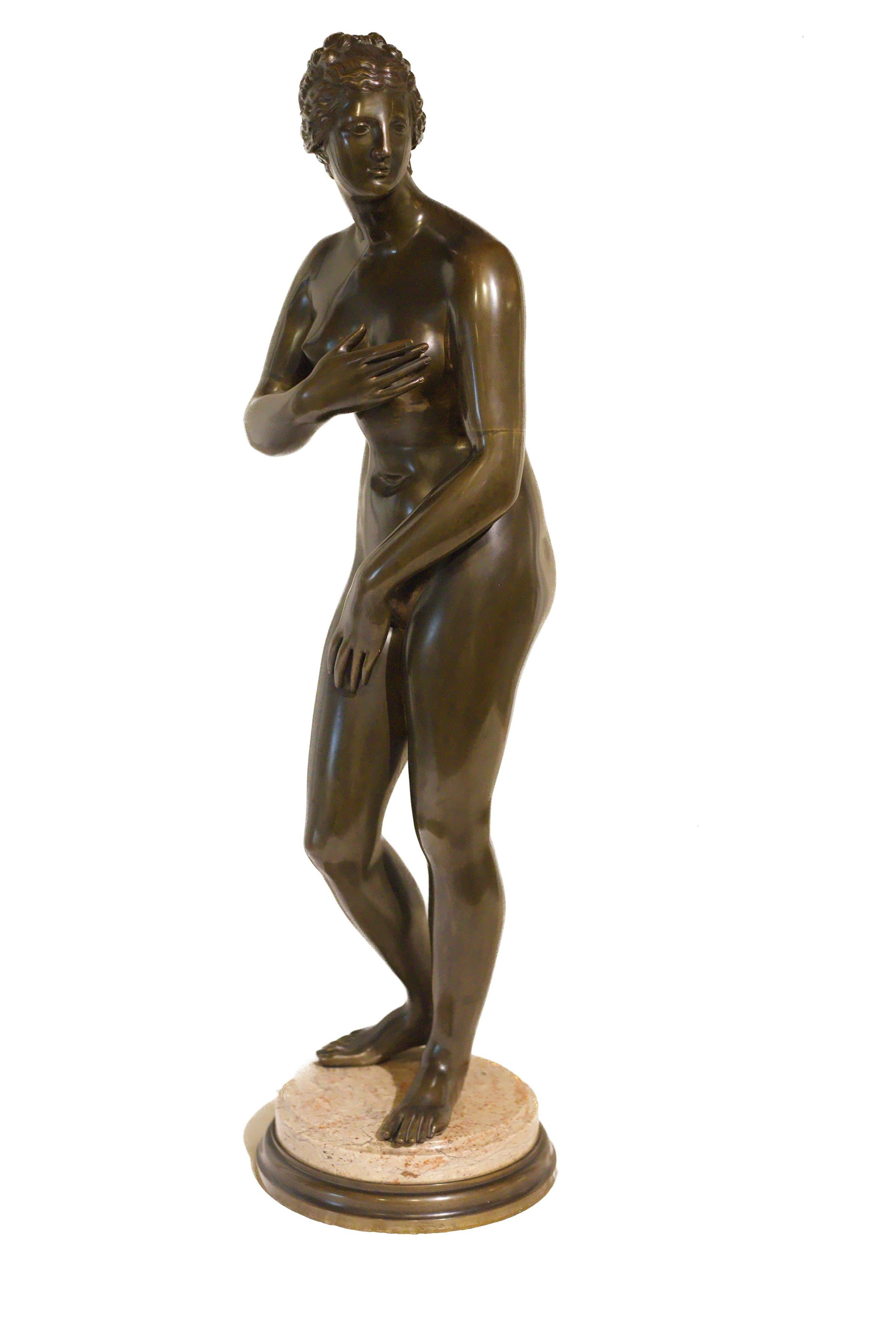 Figure de la Vénus de Médicis en bronze français de la fin du XIXe siècle en vente 3