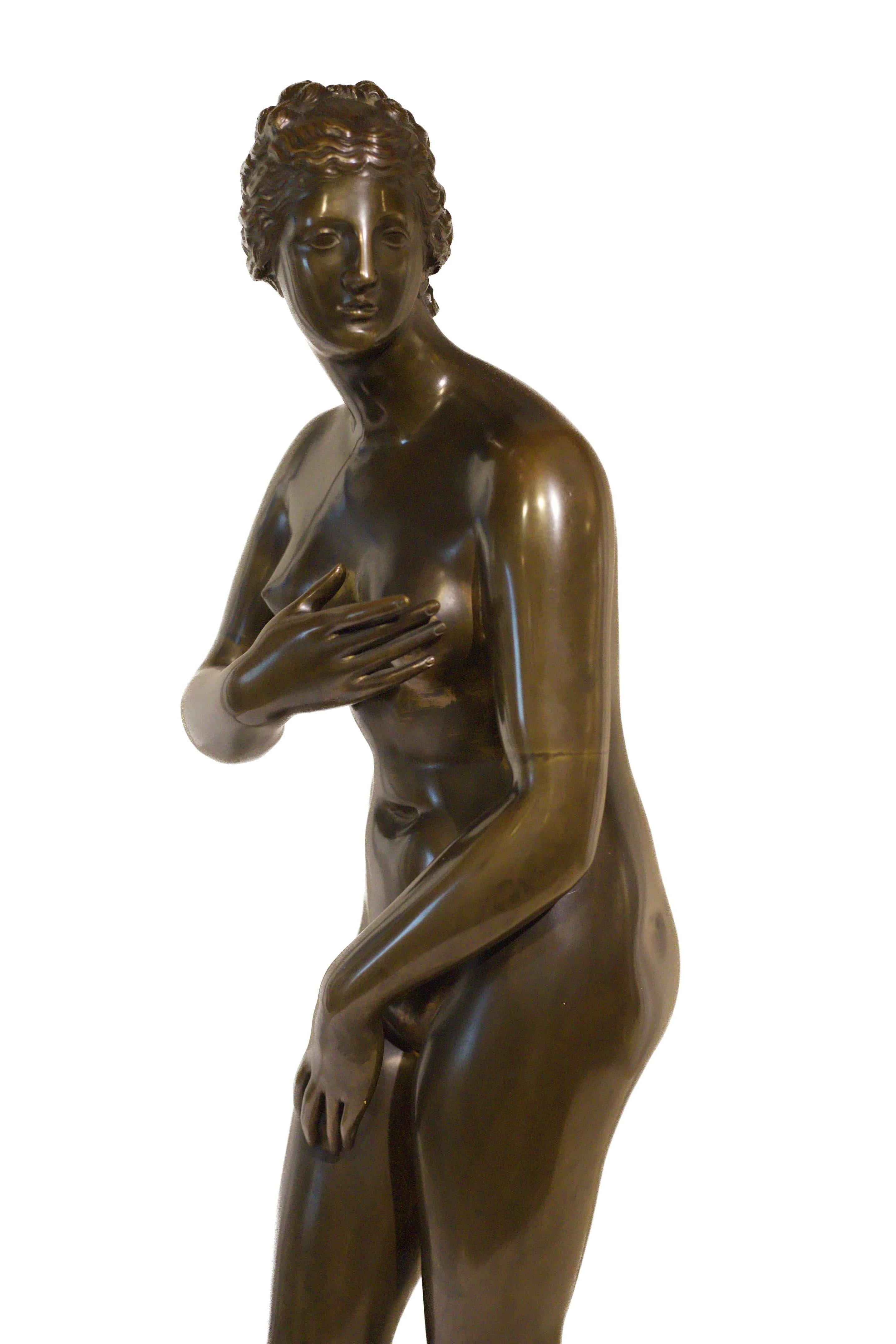 Figure de la Vénus de Médicis en bronze français de la fin du XIXe siècle en vente 4