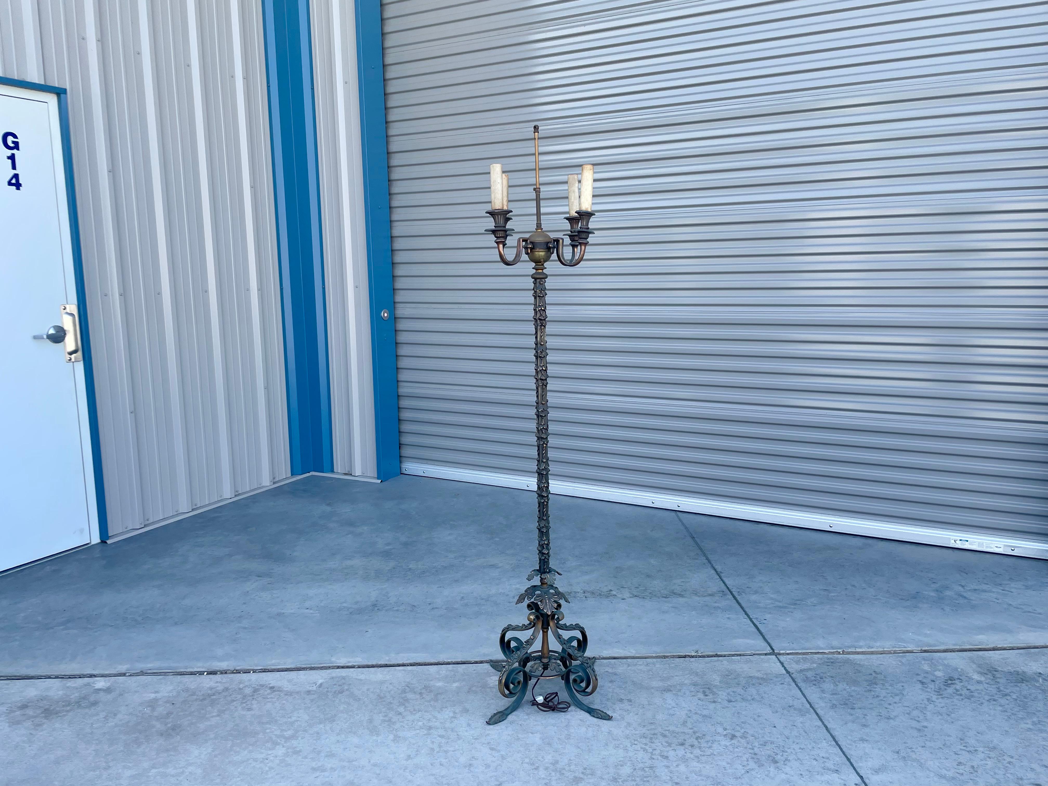 Vintage French bronze floor lamp designed and manufactured in France circa 1900s. This fantastic floor lamp features a solid bronze frame with a unique leaf design surrounding the light giving it a great distinctive design for their era.