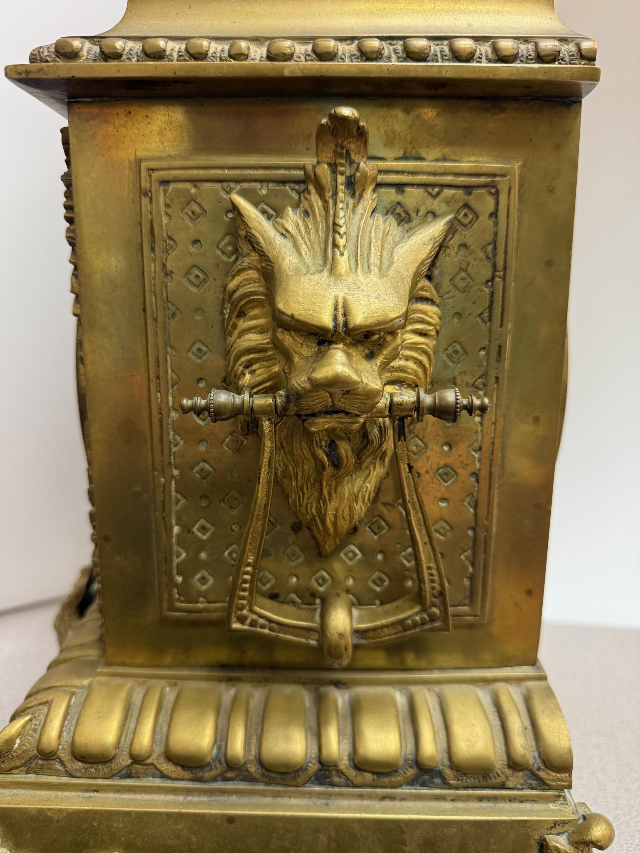 Französische Bronze-Manteluhr mit Löwengriffen aus dem späten 19. im Angebot 6