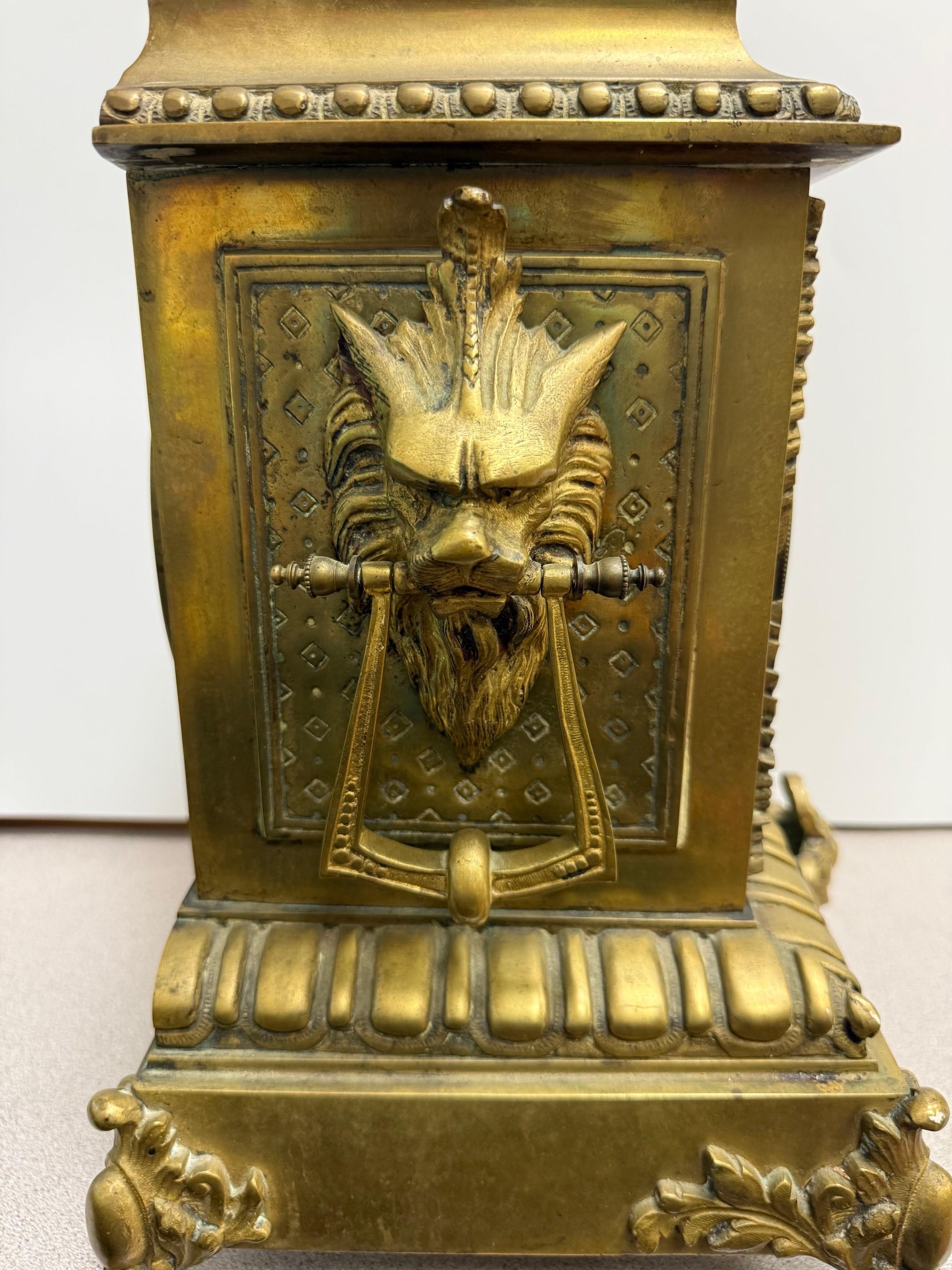 Französische Bronze-Manteluhr mit Löwengriffen aus dem späten 19. im Angebot 7