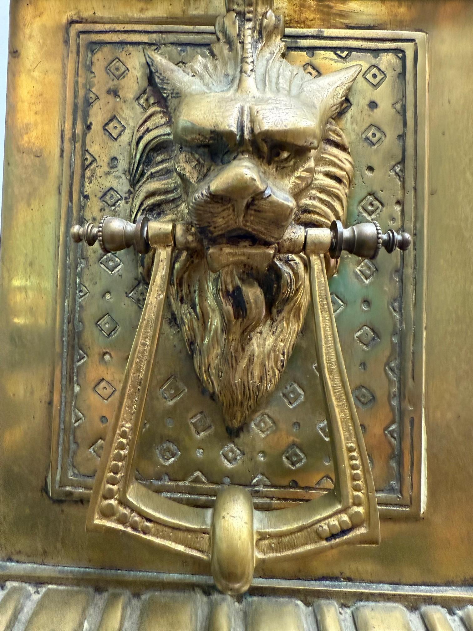 Französische Bronze-Manteluhr mit Löwengriffen aus dem späten 19. im Angebot 8