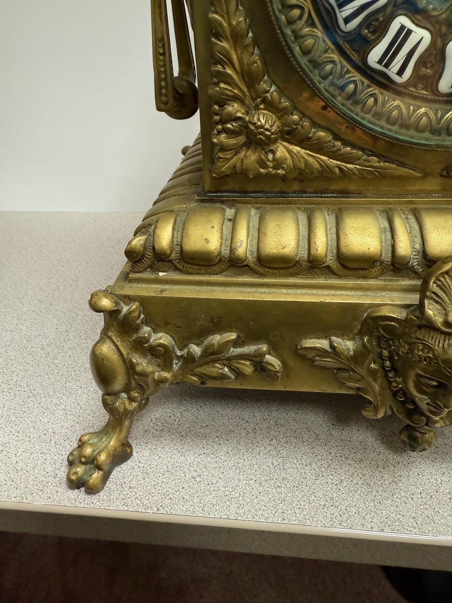 Französische Bronze-Manteluhr mit Löwengriffen aus dem späten 19. im Angebot 11