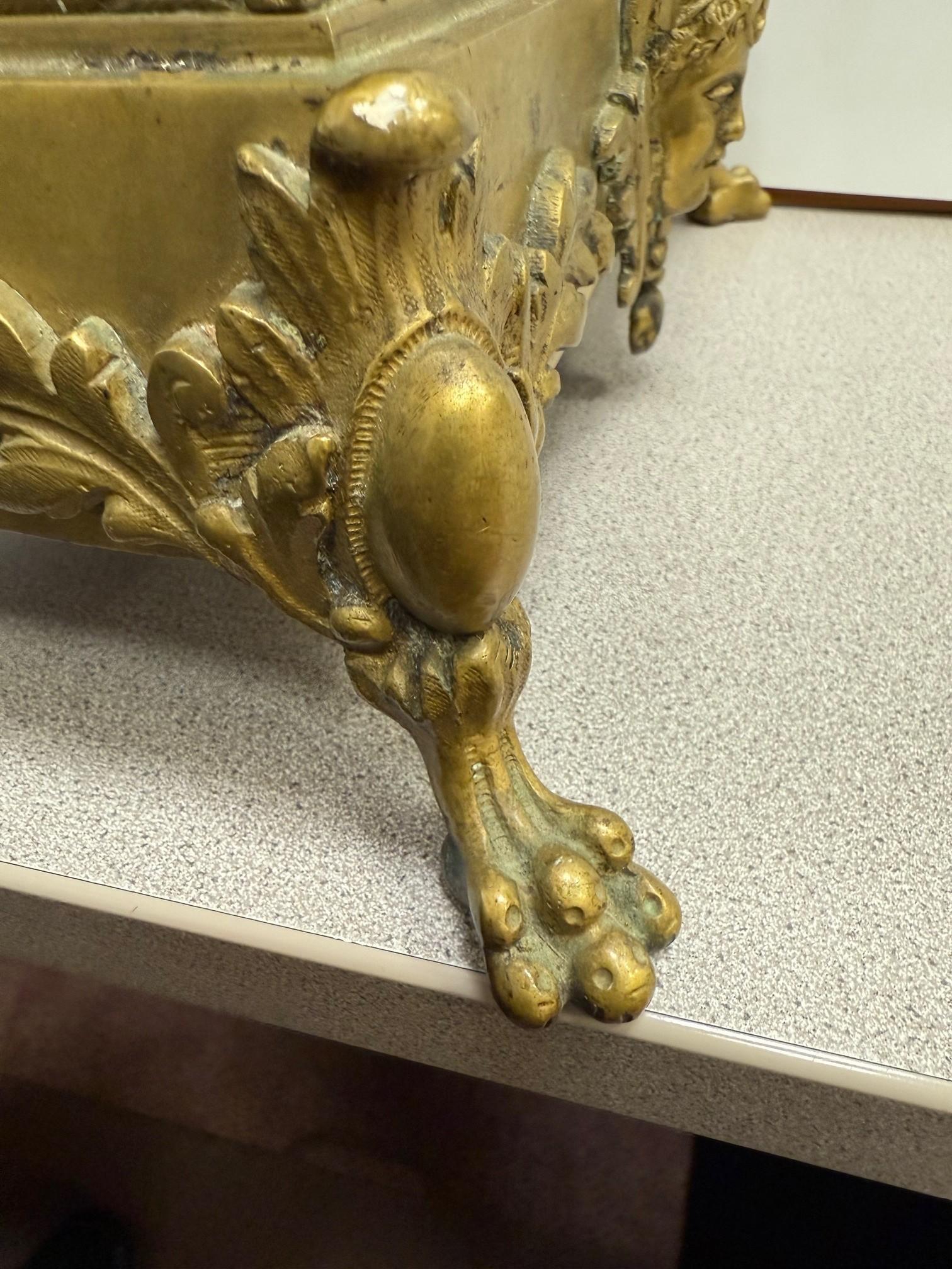Französische Bronze-Manteluhr mit Löwengriffen aus dem späten 19. im Angebot 13