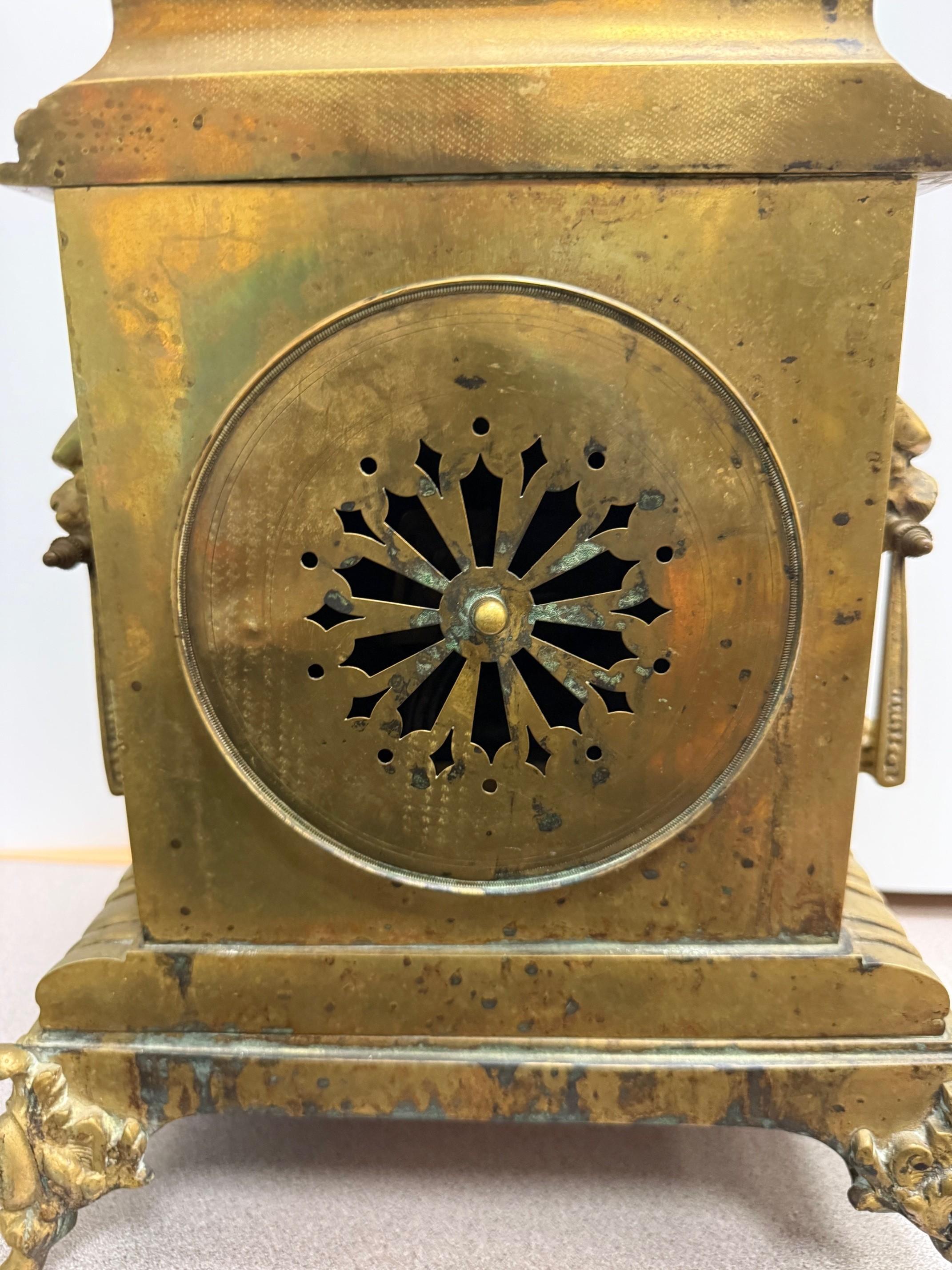 Französische Bronze-Manteluhr mit Löwengriffen aus dem späten 19. im Angebot 14