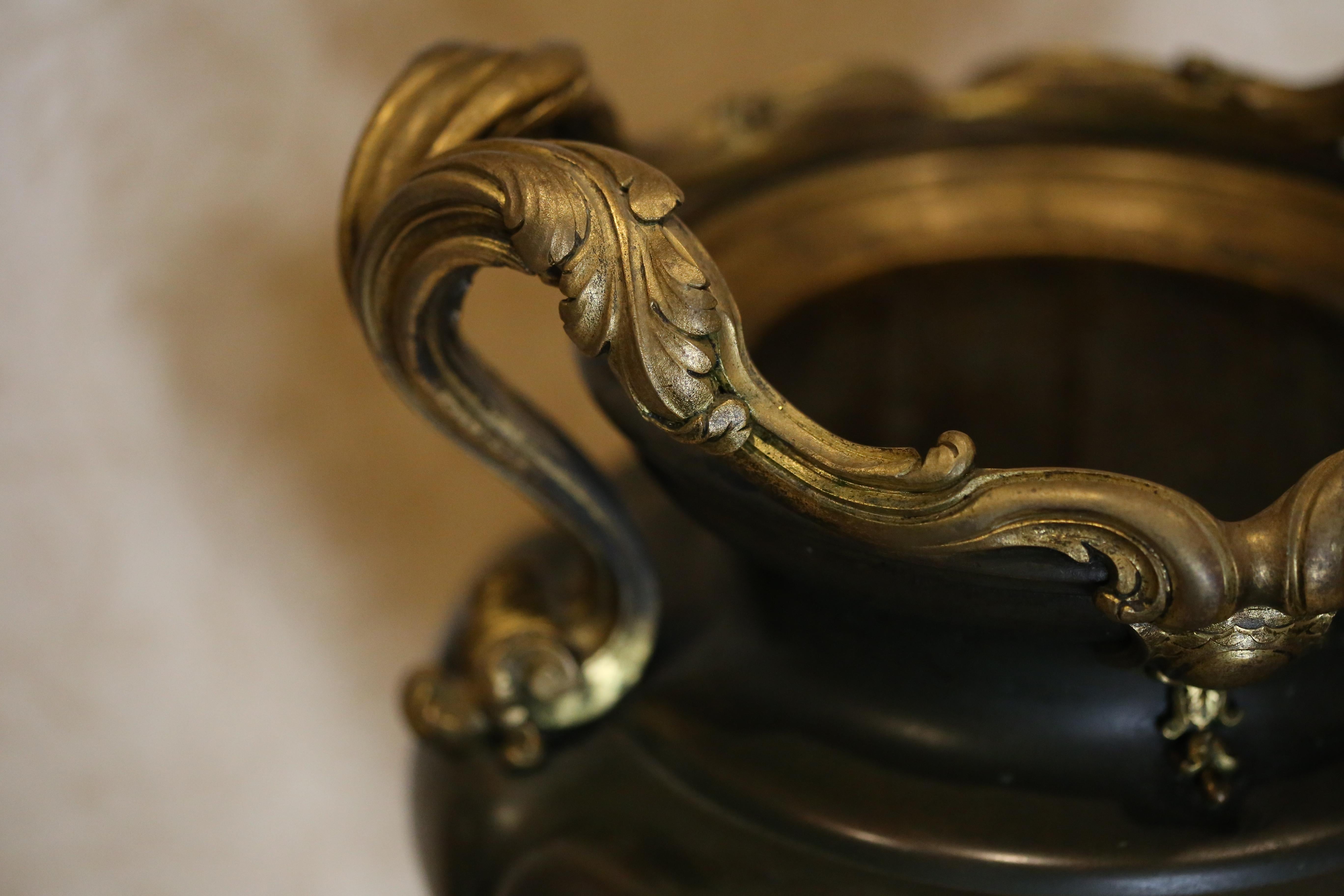 Urne en bronze français de la fin du XIXe siècle - Christie's 2011 Auction en vente 6