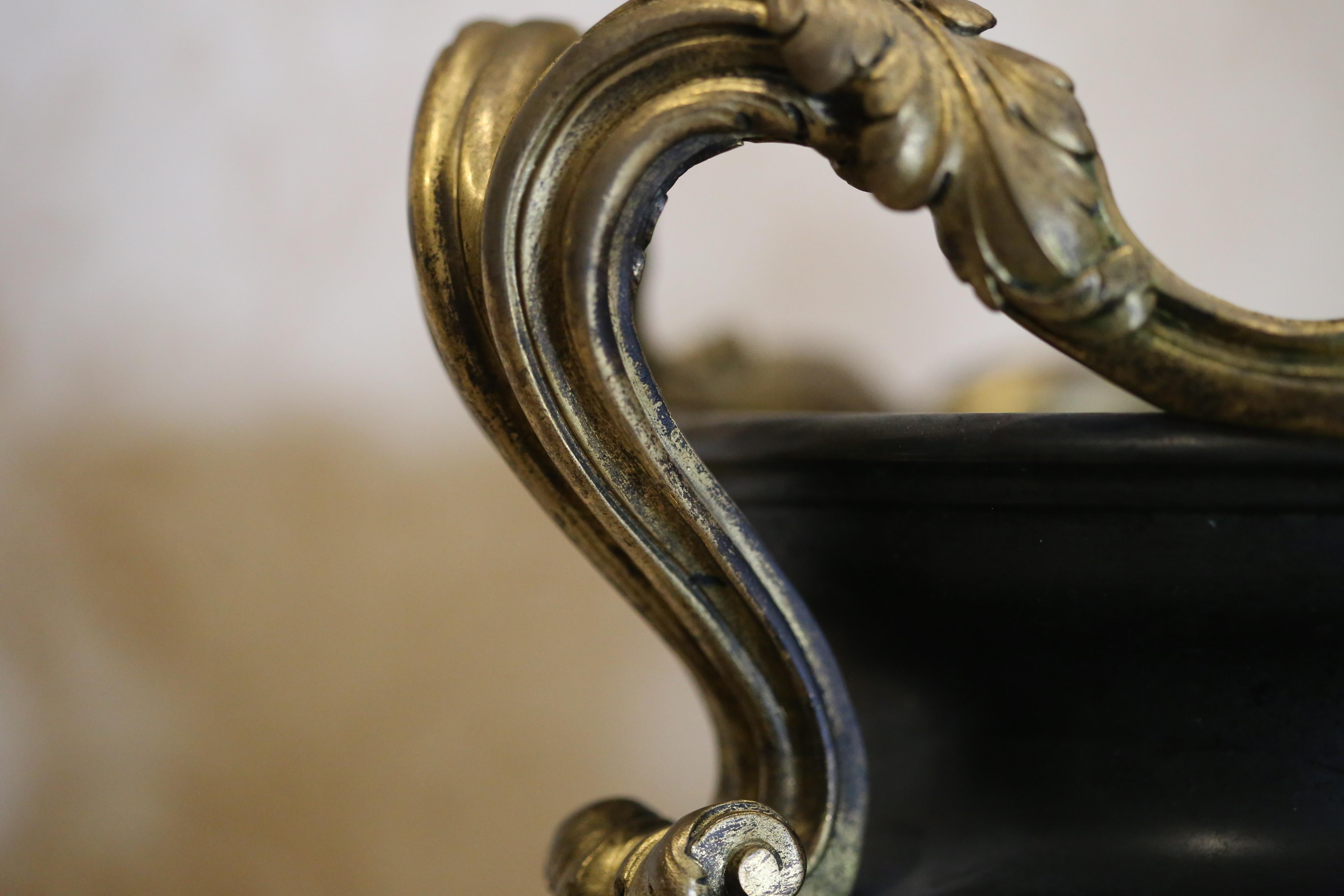 Urne en bronze français de la fin du XIXe siècle - Christie's 2011 Auction en vente 8
