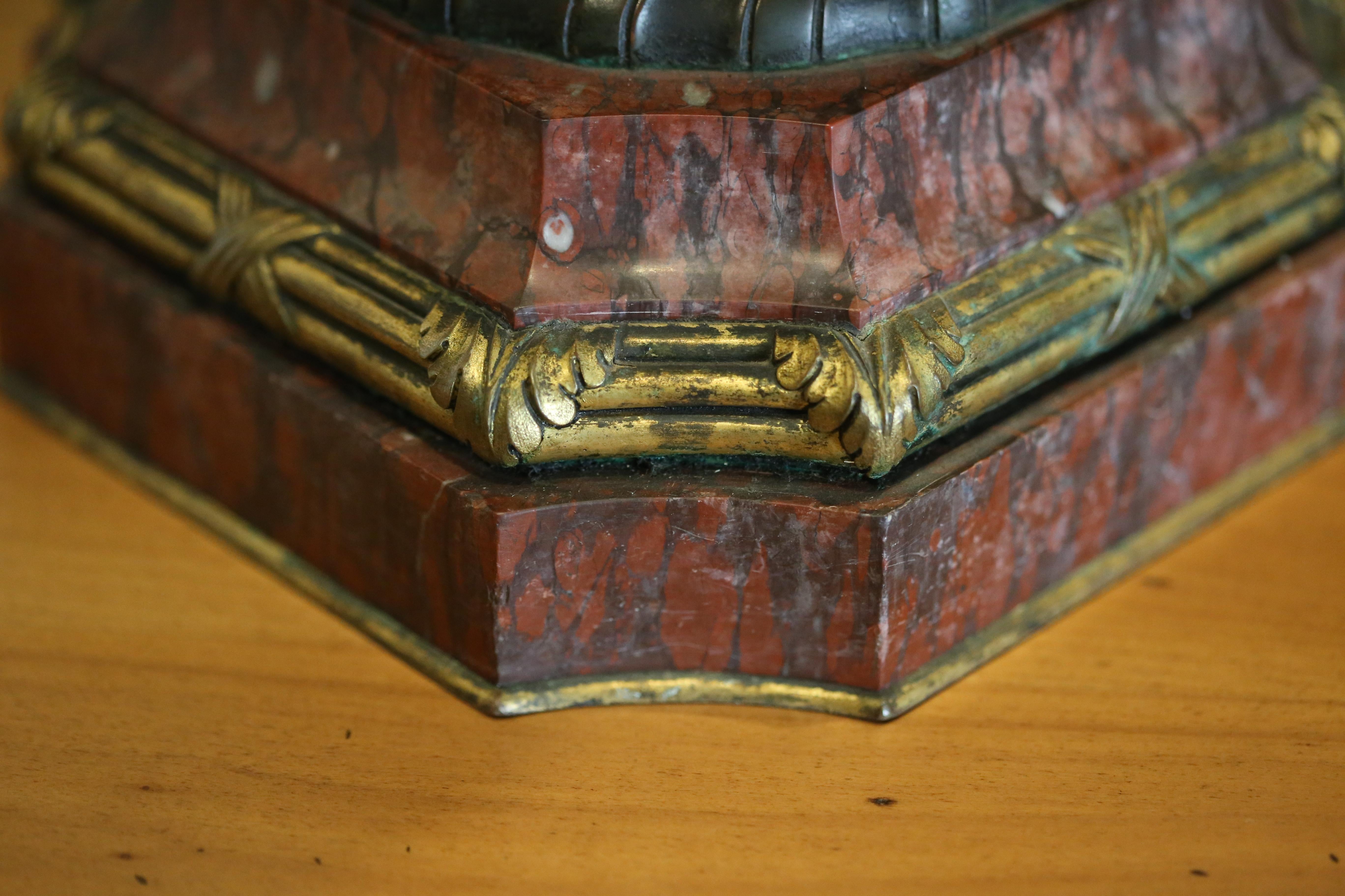 Urne en bronze français de la fin du XIXe siècle - Christie's 2011 Auction en vente 10