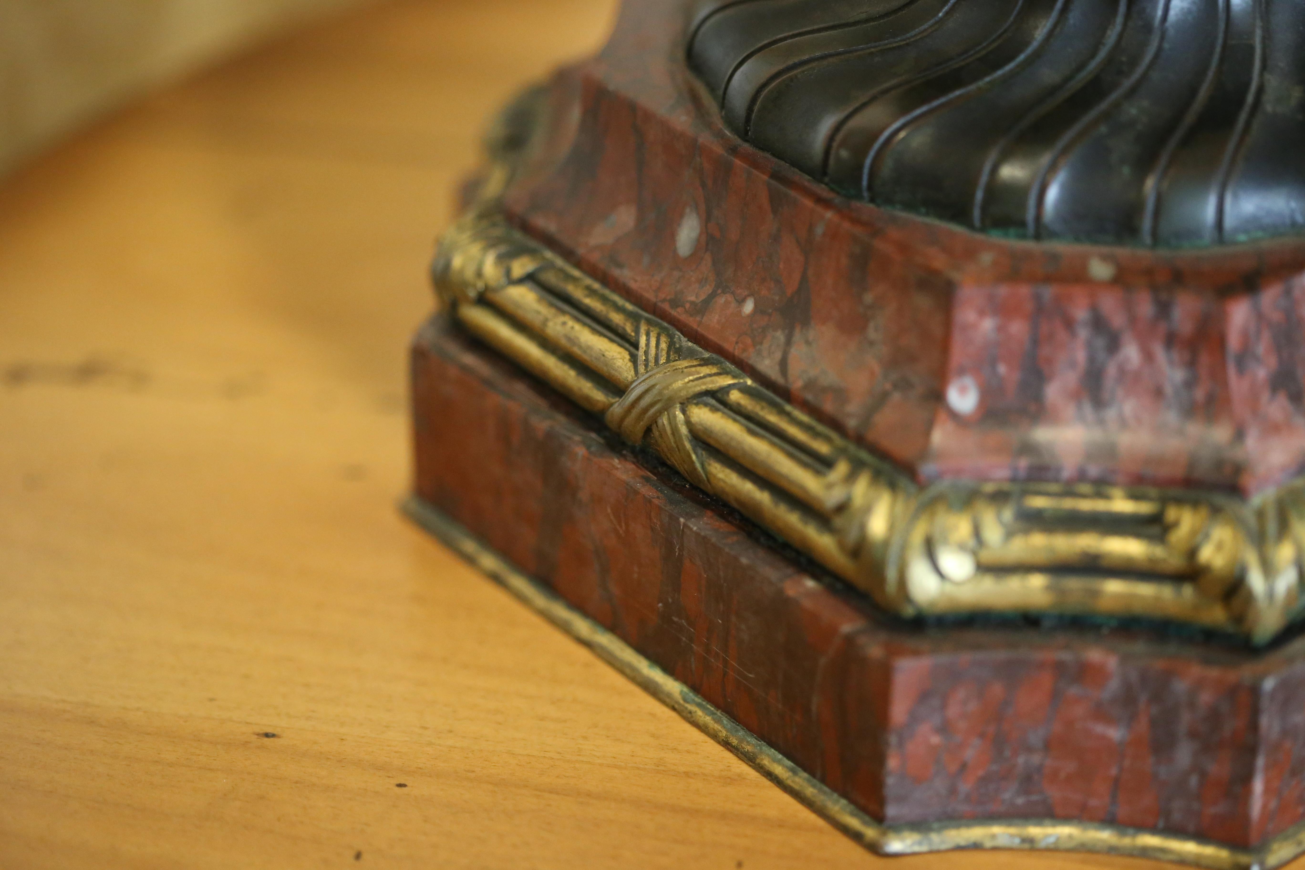 Urne en bronze français de la fin du XIXe siècle - Christie's 2011 Auction en vente 11